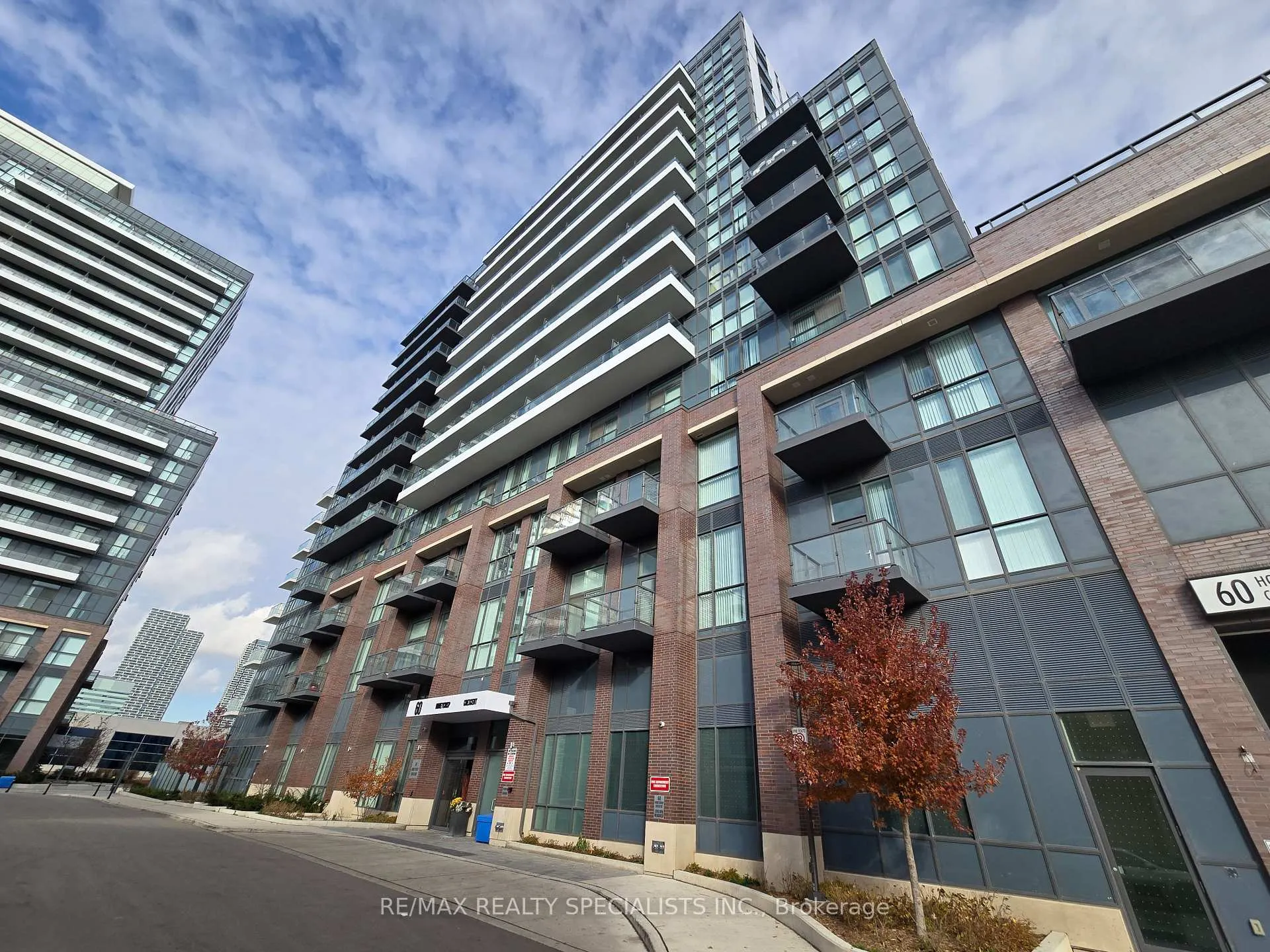 Photo 2 of Unit 317, 60 Honeycrisp Crescent, Vaughan, Vaughan Corporate Centre — HOMEH