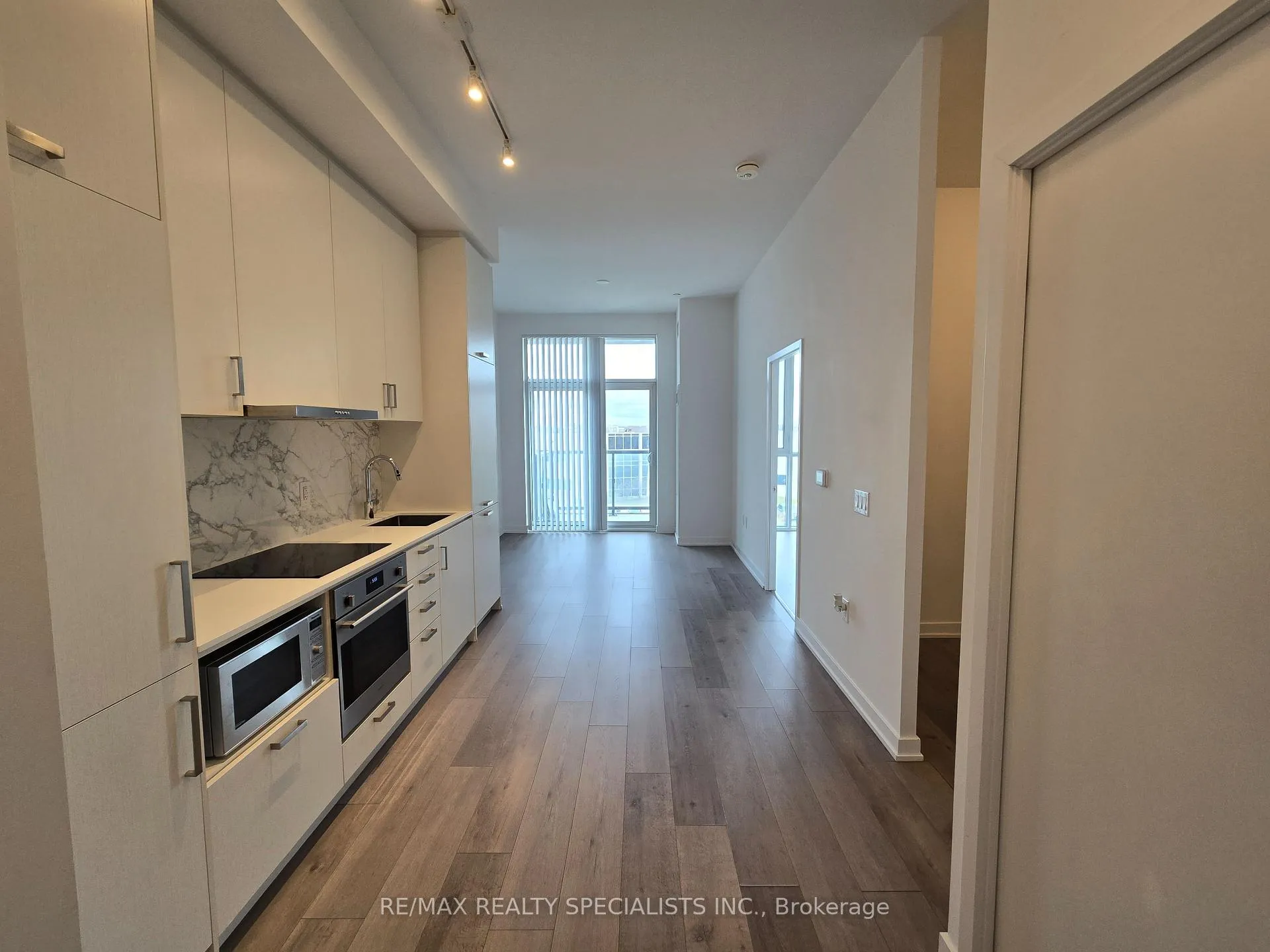 Photo 4 of Unit 317, 60 Honeycrisp Crescent, Vaughan, Vaughan Corporate Centre — HOMEH