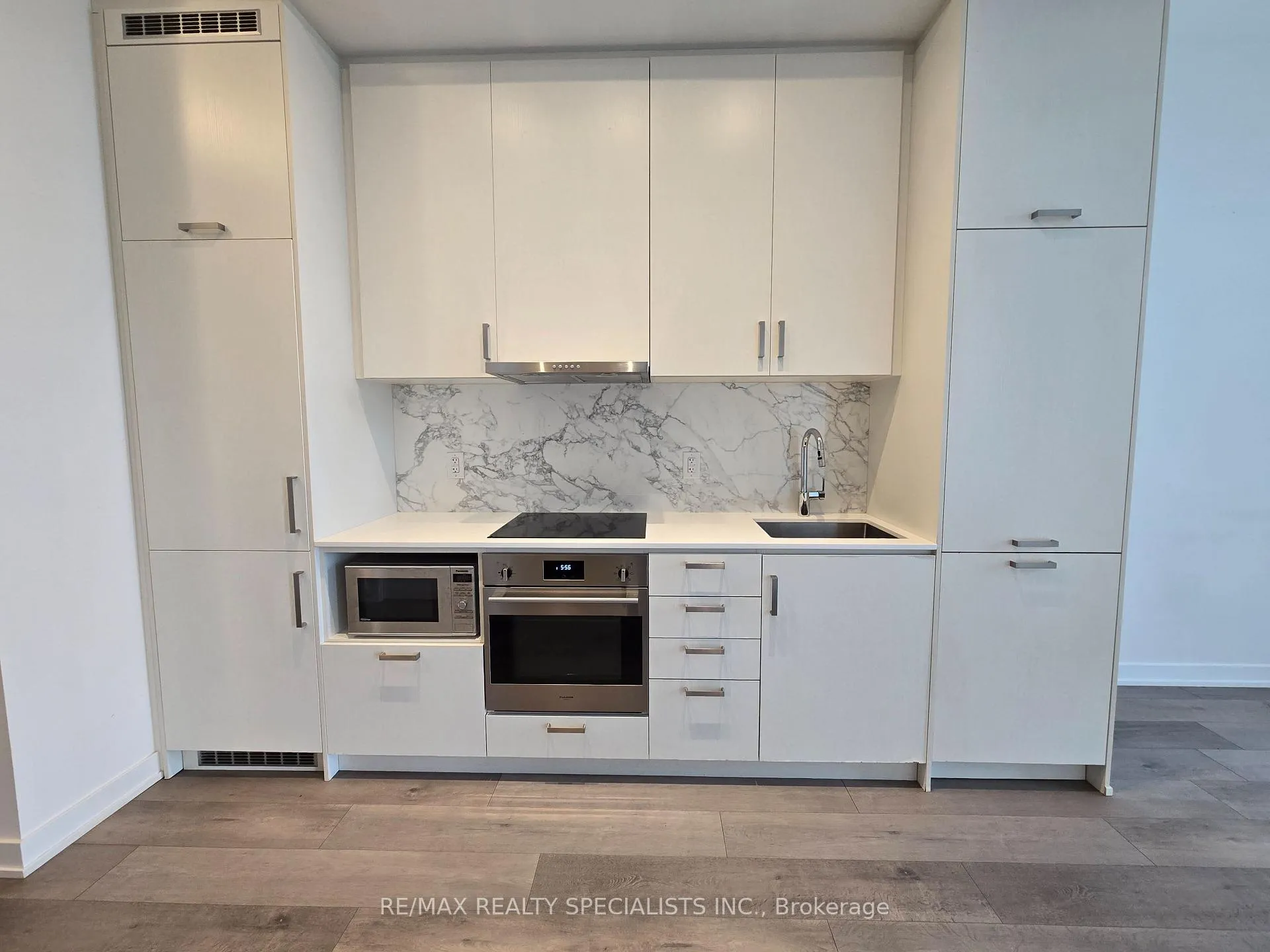 Photo 5 of Unit 317, 60 Honeycrisp Crescent, Vaughan, Vaughan Corporate Centre — HOMEH