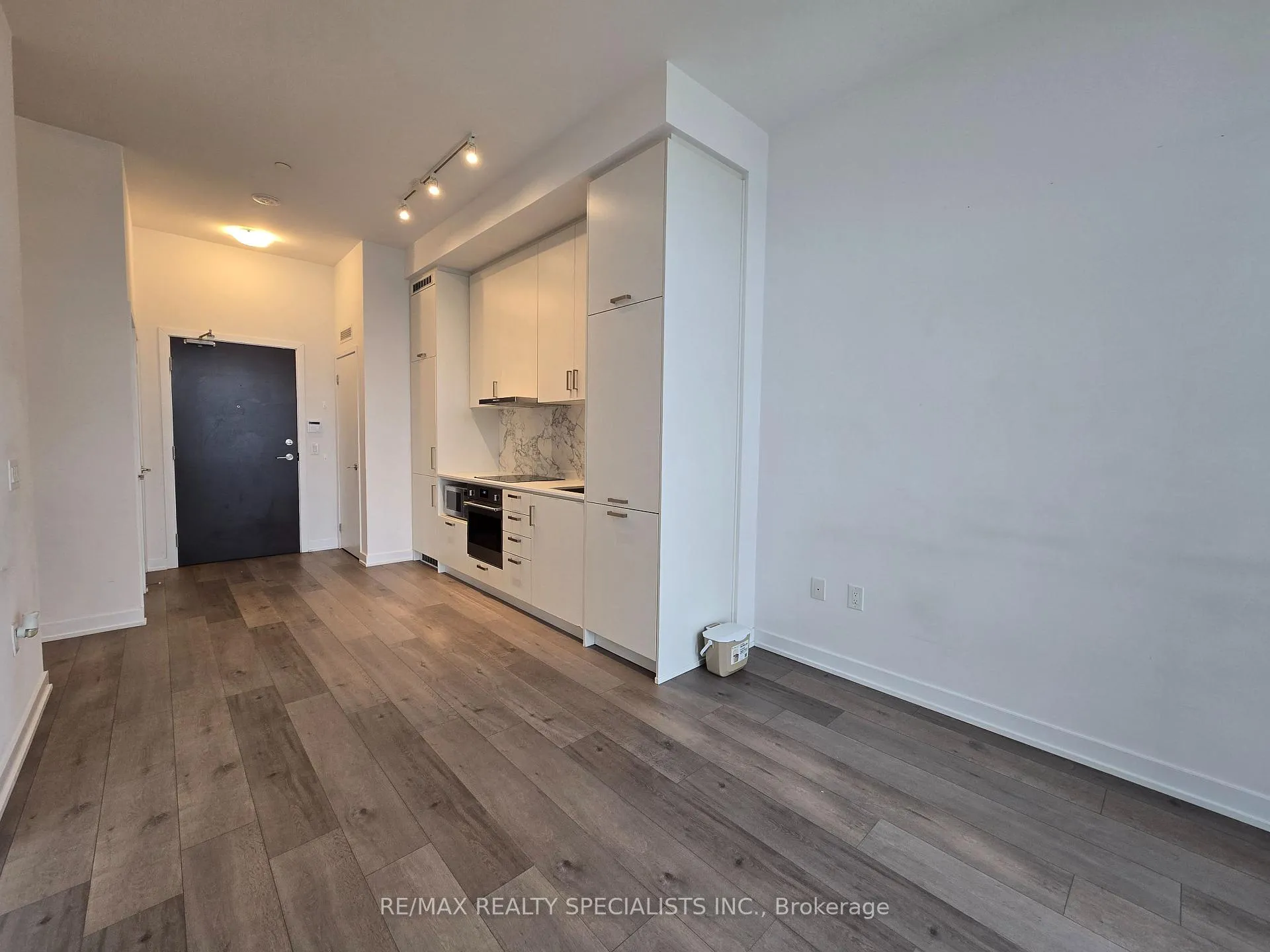 Photo 6 of Unit 317, 60 Honeycrisp Crescent, Vaughan, Vaughan Corporate Centre — HOMEH