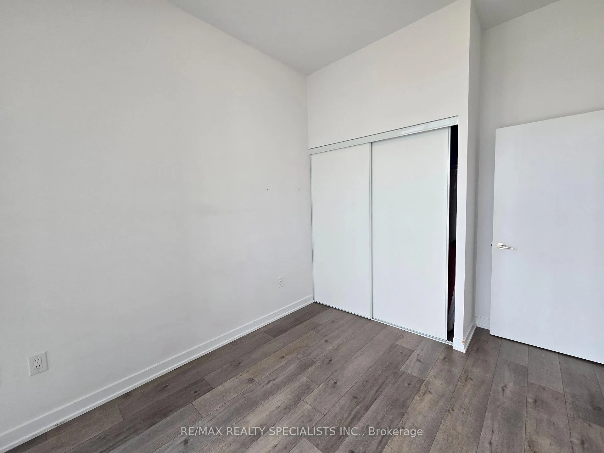 Photo 9 of Unit 317, 60 Honeycrisp Crescent, Vaughan, Vaughan Corporate Centre — HOMEH