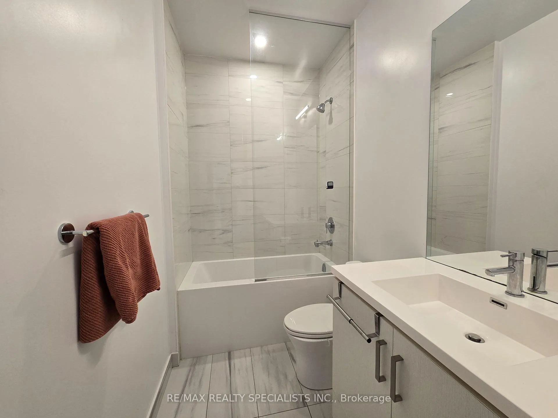 Photo 11 of Unit 317, 60 Honeycrisp Crescent, Vaughan, Vaughan Corporate Centre — HOMEH