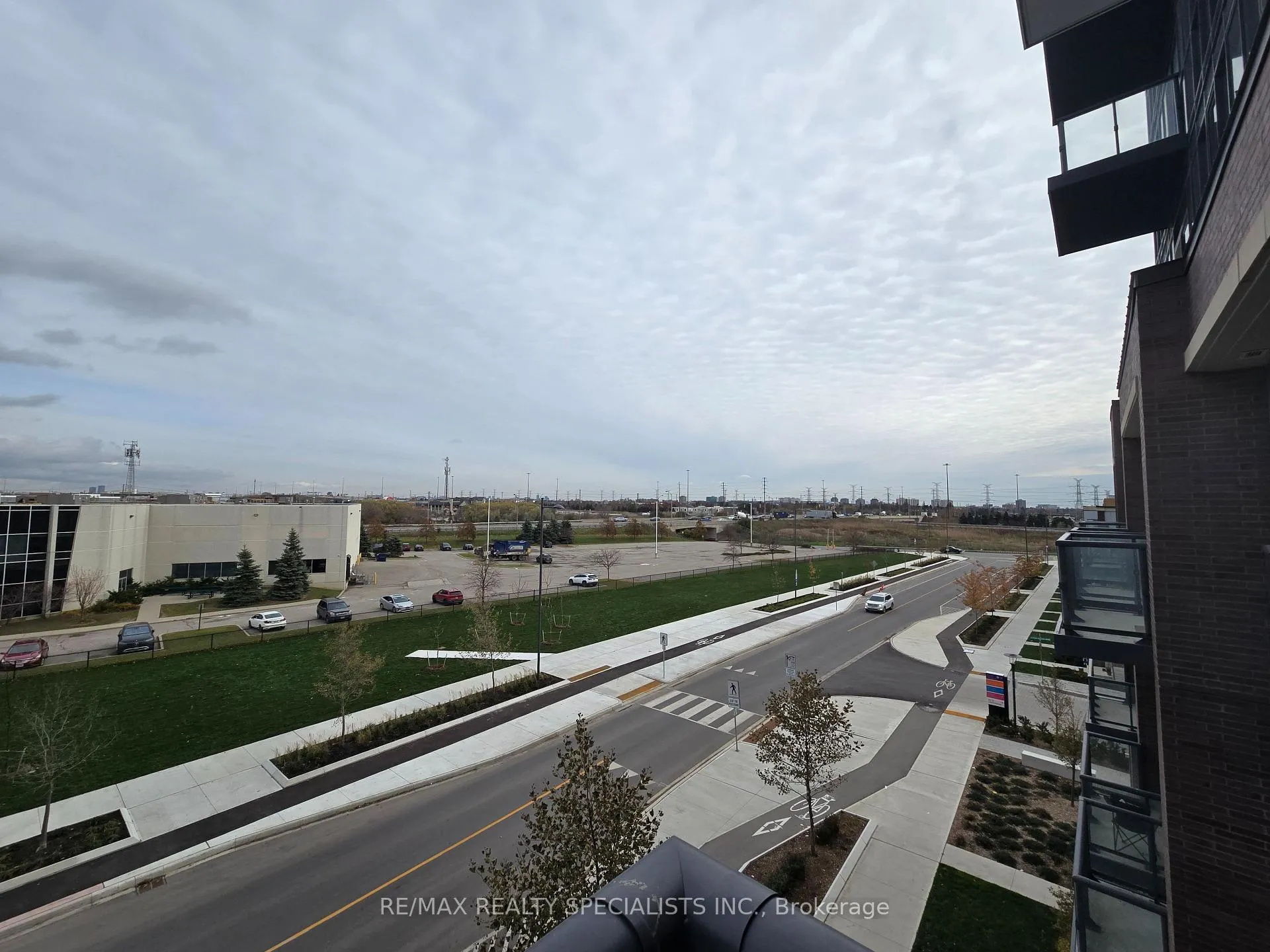 Photo 12 of Unit 317, 60 Honeycrisp Crescent, Vaughan, Vaughan Corporate Centre — HOMEH