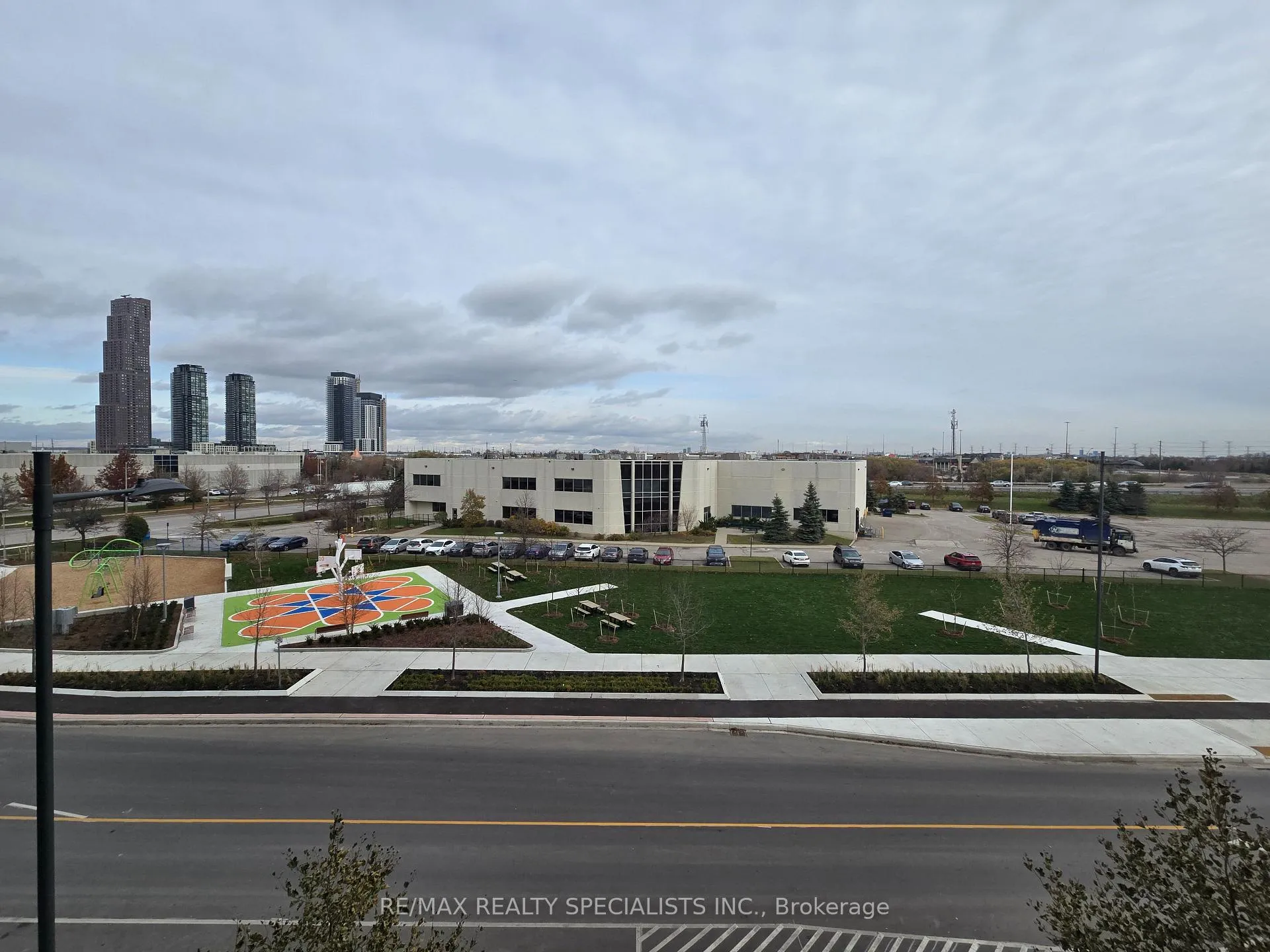 Photo 13 of Unit 317, 60 Honeycrisp Crescent, Vaughan, Vaughan Corporate Centre — HOMEH