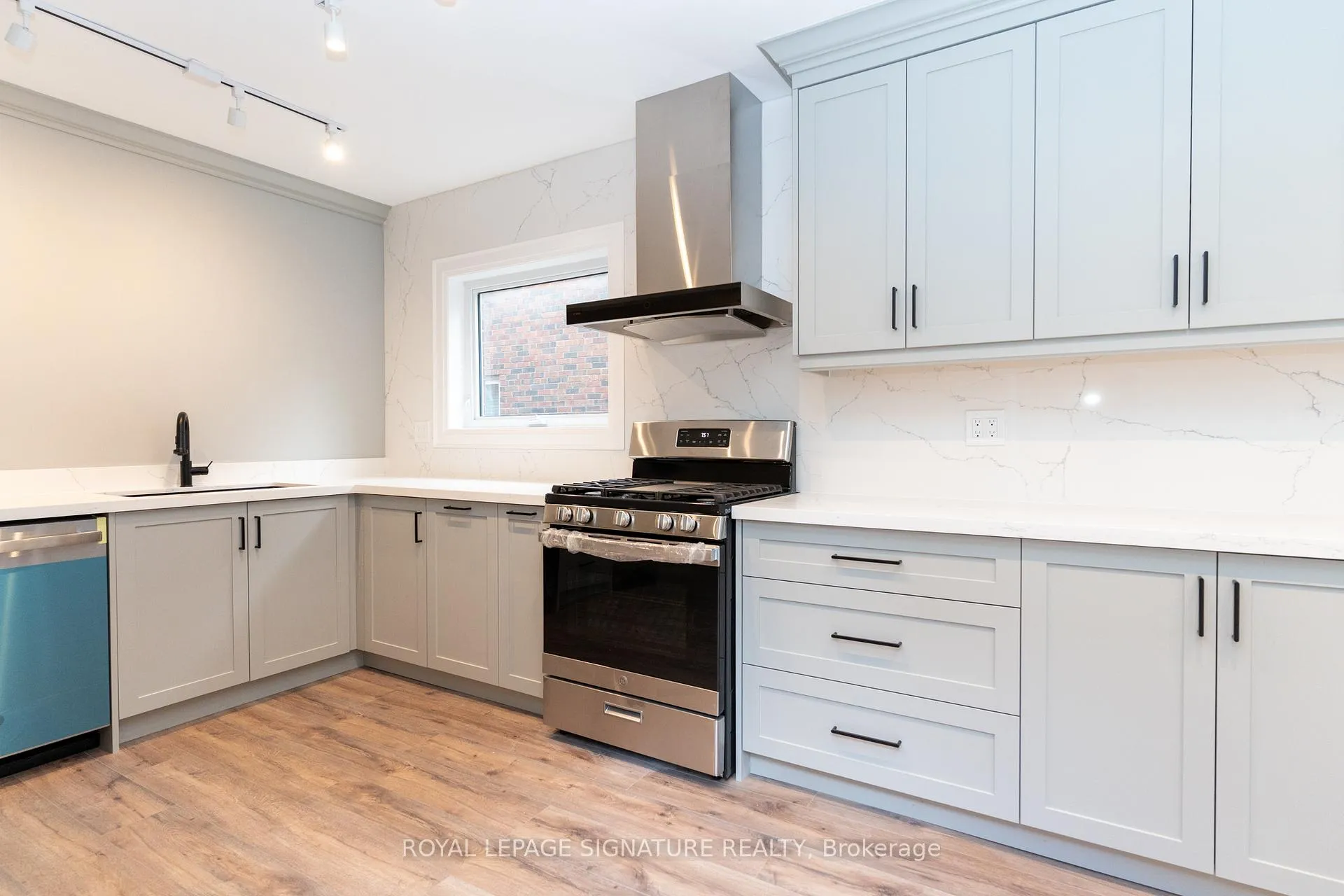 Photo 9 of 184 Lawrence Avenue E, Toronto, Lawrence Park North — HOMEH