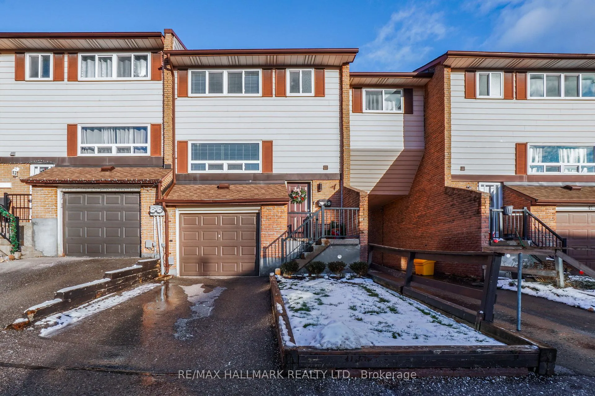 Front of Unit 40, 321 Blackthorn Street