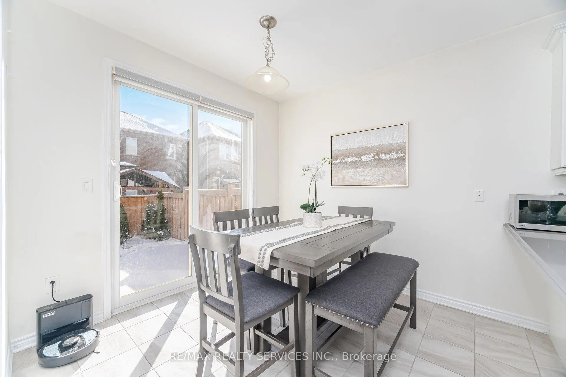 Photo 11 of 17 Averill Road, Brampton, Northwest Brampton — HOMEH