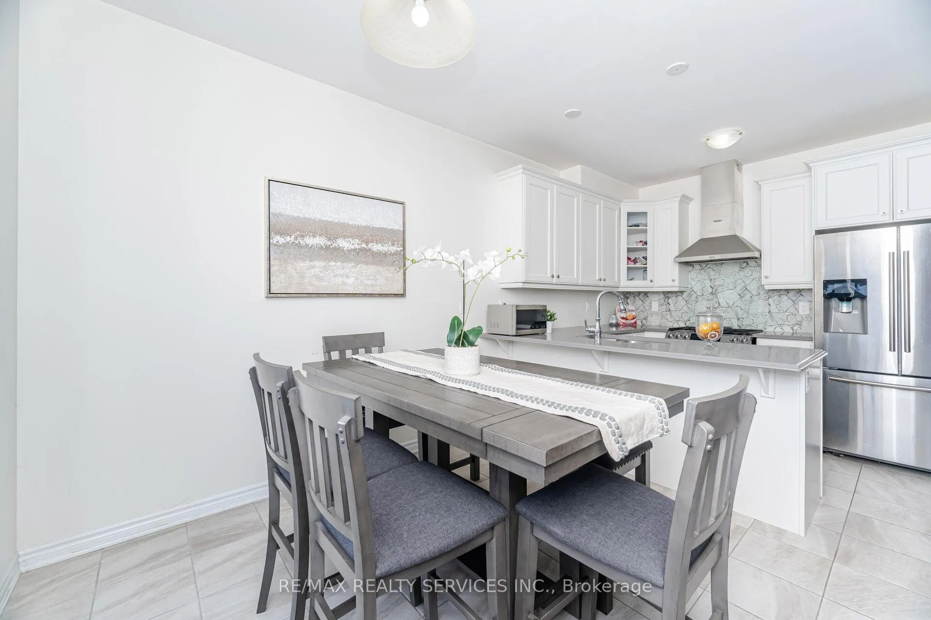 Photo 12 of 17 Averill Road, Brampton, Northwest Brampton — HOMEH