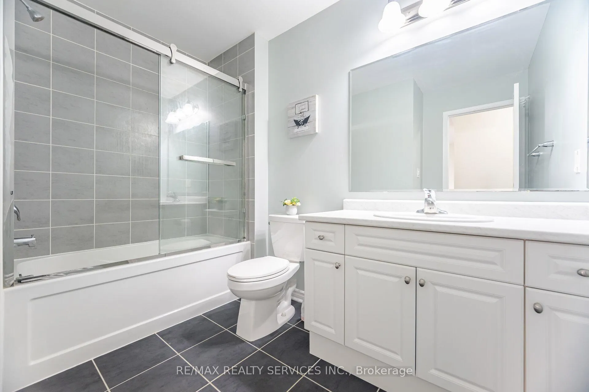 Photo 32 of 17 Averill Road, Brampton, Northwest Brampton — HOMEH