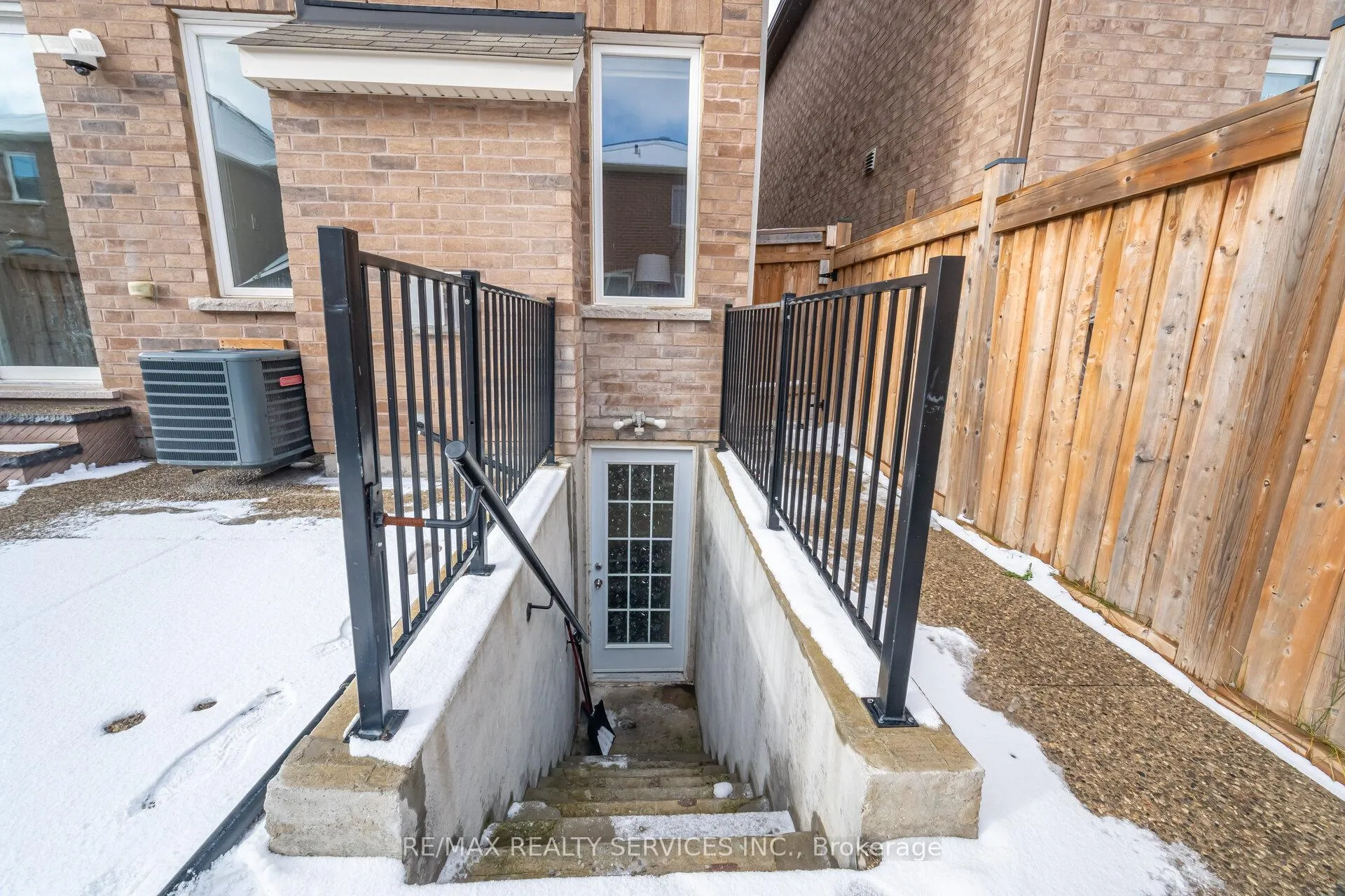 Photo 48 of 17 Averill Road, Brampton, Northwest Brampton — HOMEH