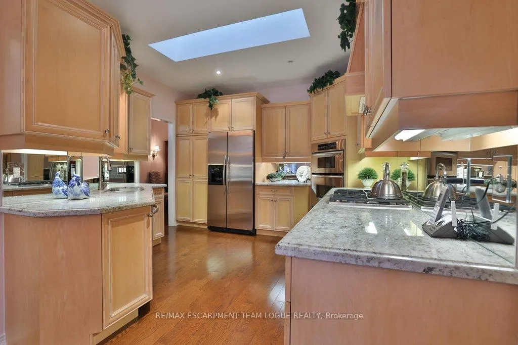 Photo 11 of 2182 Turnberry Road, Burlington, Rose — HOMEH