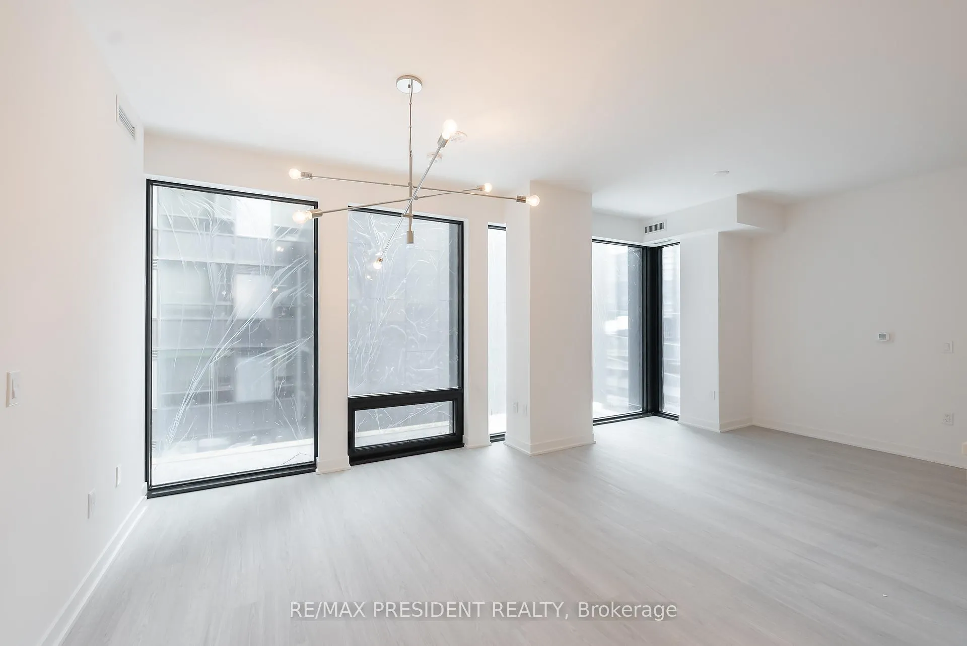 Front of Unit 402, 284 King Street E