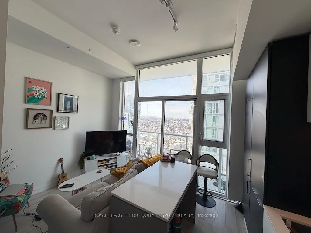 Photo 3 of Unit 2002, 33 Helendale Avenue, Toronto, Yonge-Eglinton — HOMEH