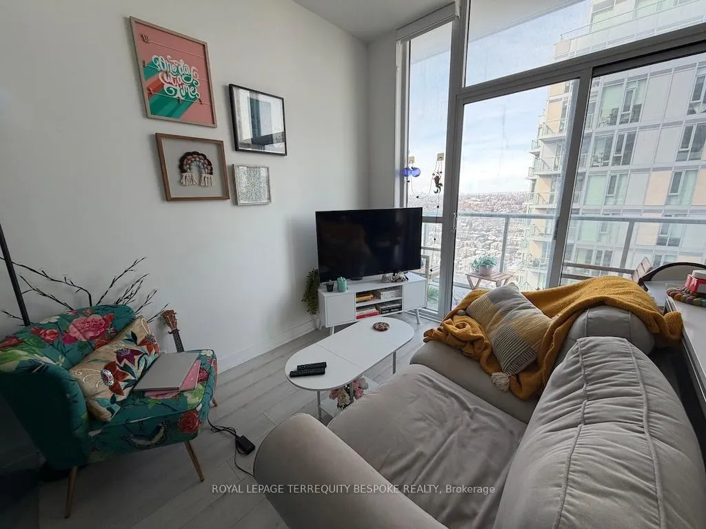 Photo 5 of Unit 2002, 33 Helendale Avenue, Toronto, Yonge-Eglinton — HOMEH