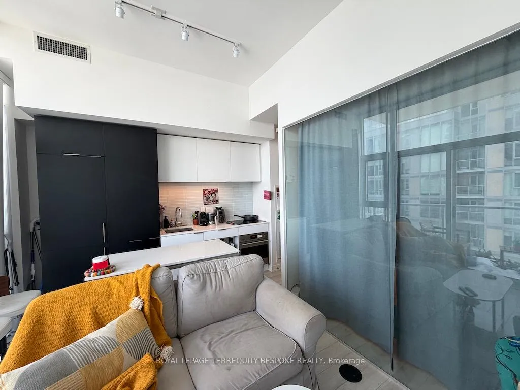 Photo 6 of Unit 2002, 33 Helendale Avenue, Toronto, Yonge-Eglinton — HOMEH