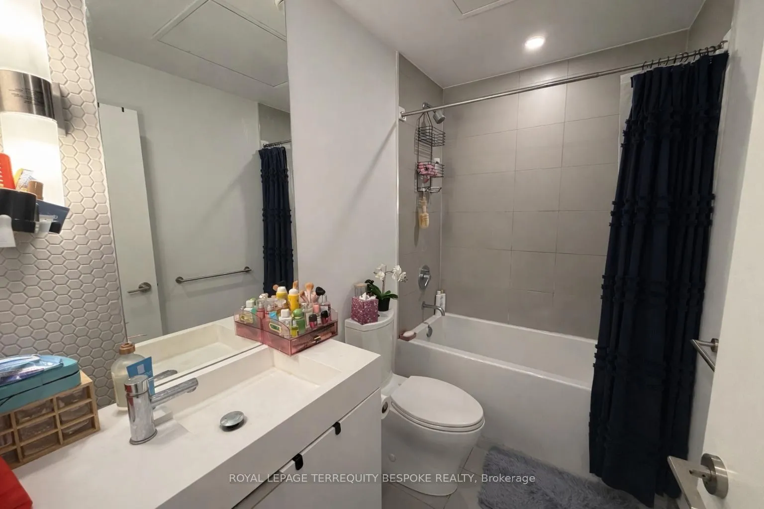 Photo 8 of Unit 2002, 33 Helendale Avenue, Toronto, Yonge-Eglinton — HOMEH
