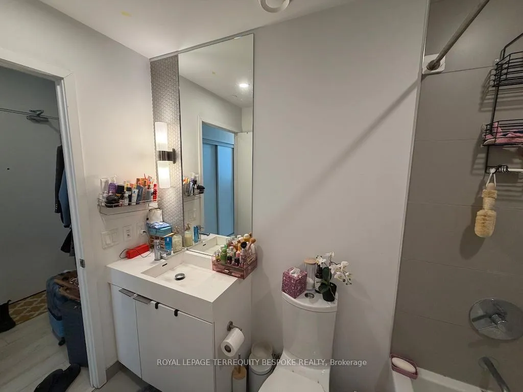 Photo 9 of Unit 2002, 33 Helendale Avenue, Toronto, Yonge-Eglinton — HOMEH