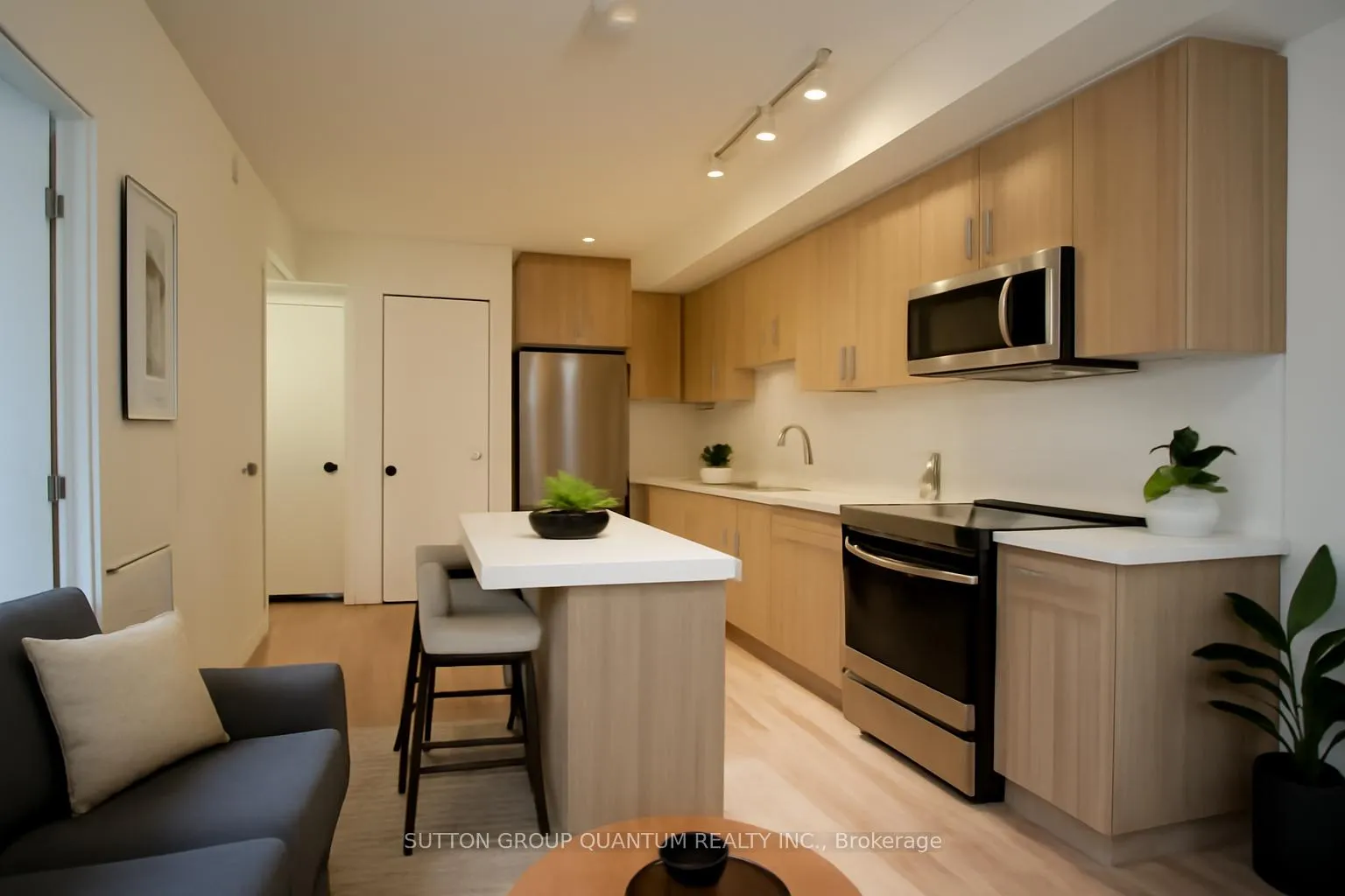 Photo 3 of Unit 420, 500 Plains Road E, Burlington, LaSalle — HOMEH