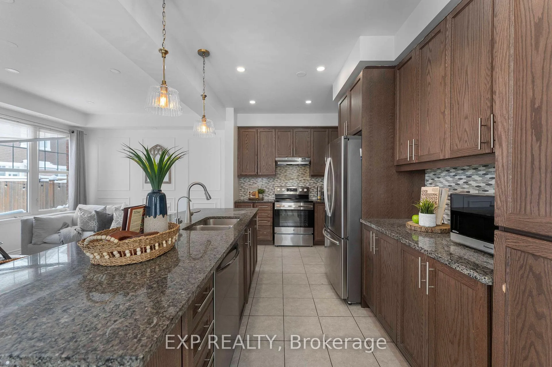Photo 8 of 203 Grovehill Crescent, Kitchener — HOMEH
