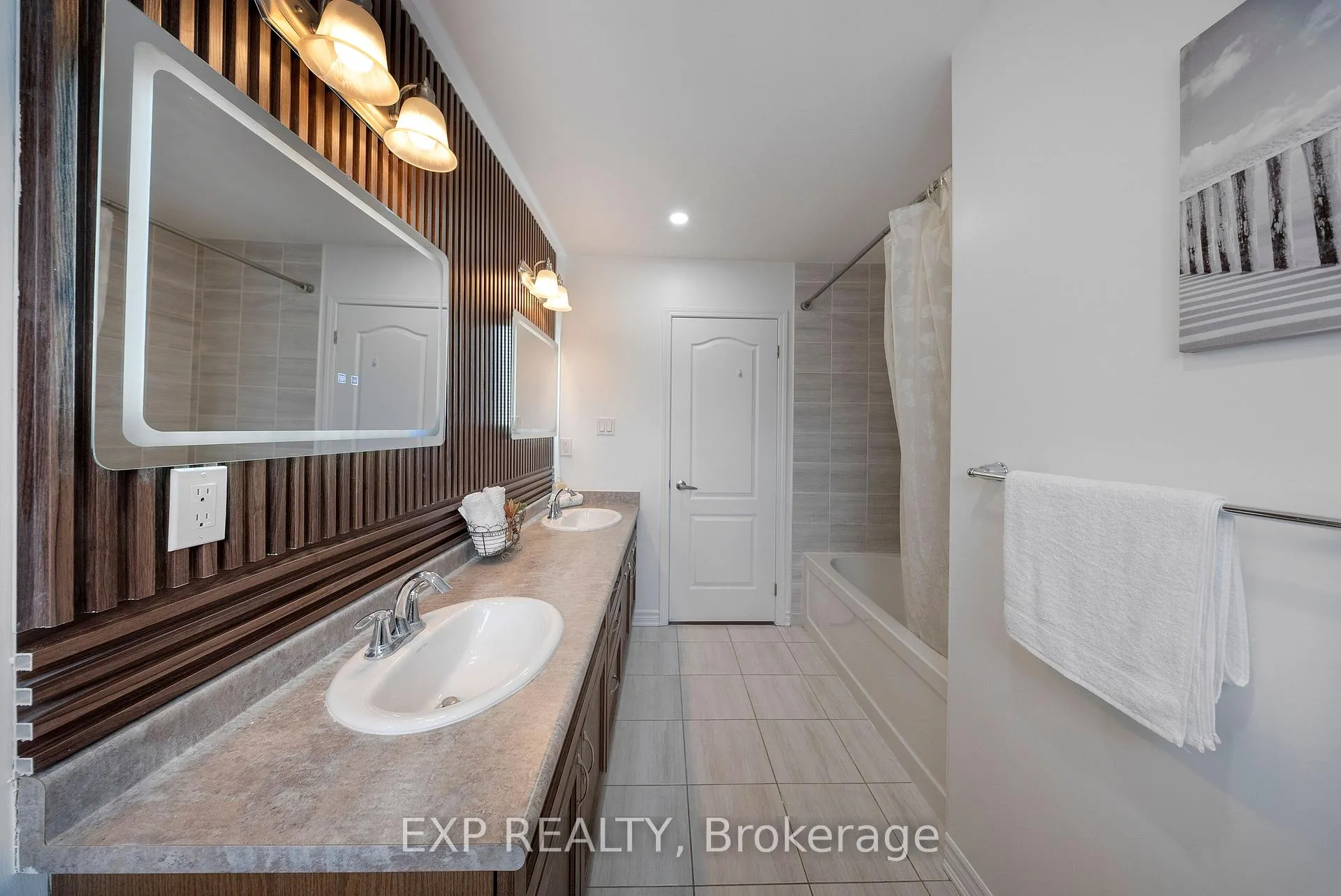 Photo 19 of 203 Grovehill Crescent, Kitchener — HOMEH
