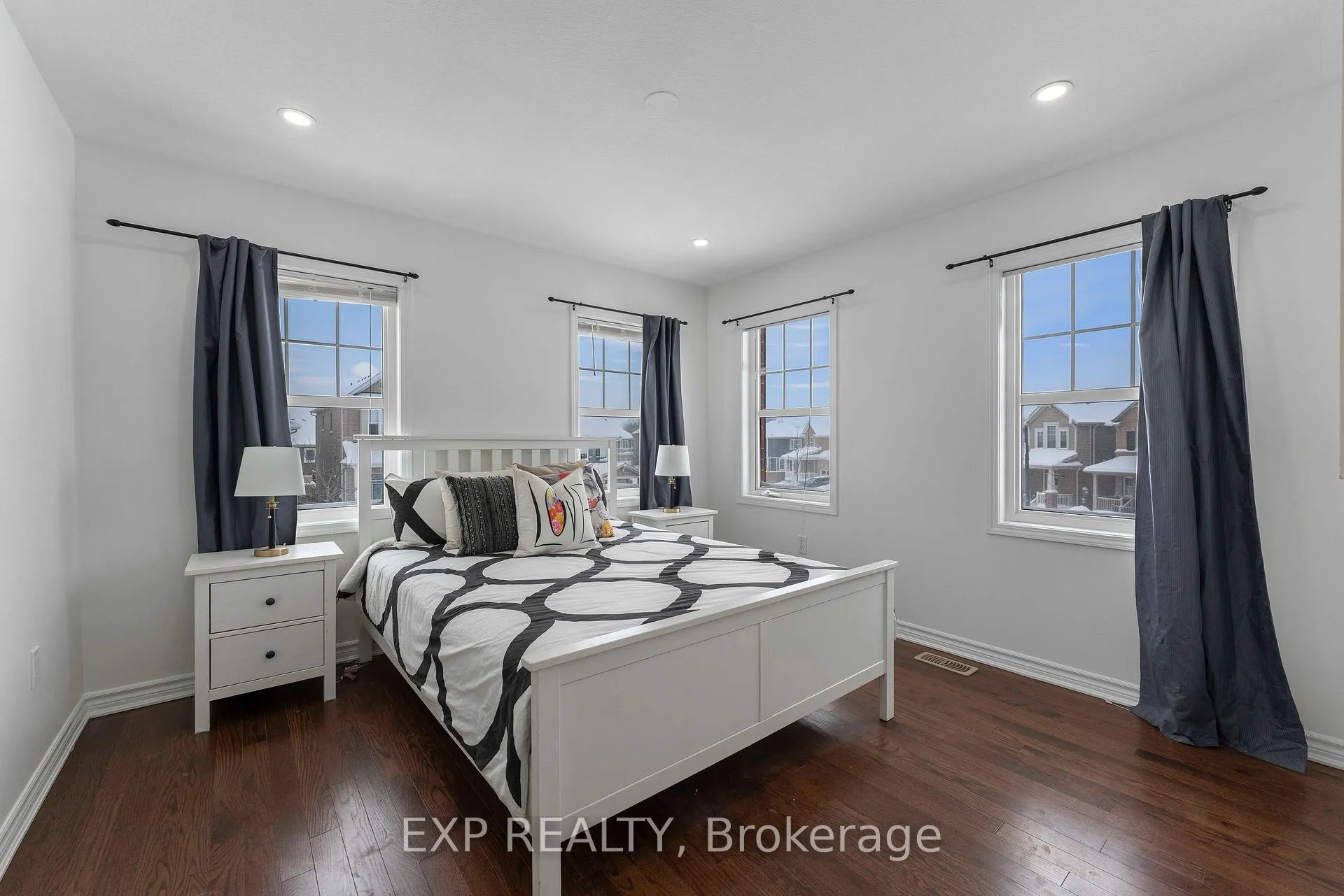 Photo 26 of 203 Grovehill Crescent, Kitchener — HOMEH