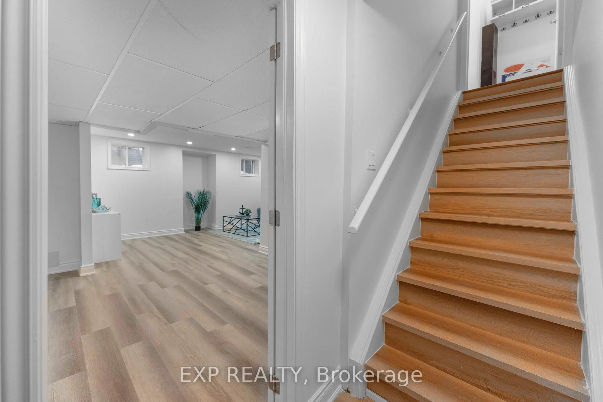 Photo 33 of 203 Grovehill Crescent, Kitchener — HOMEH