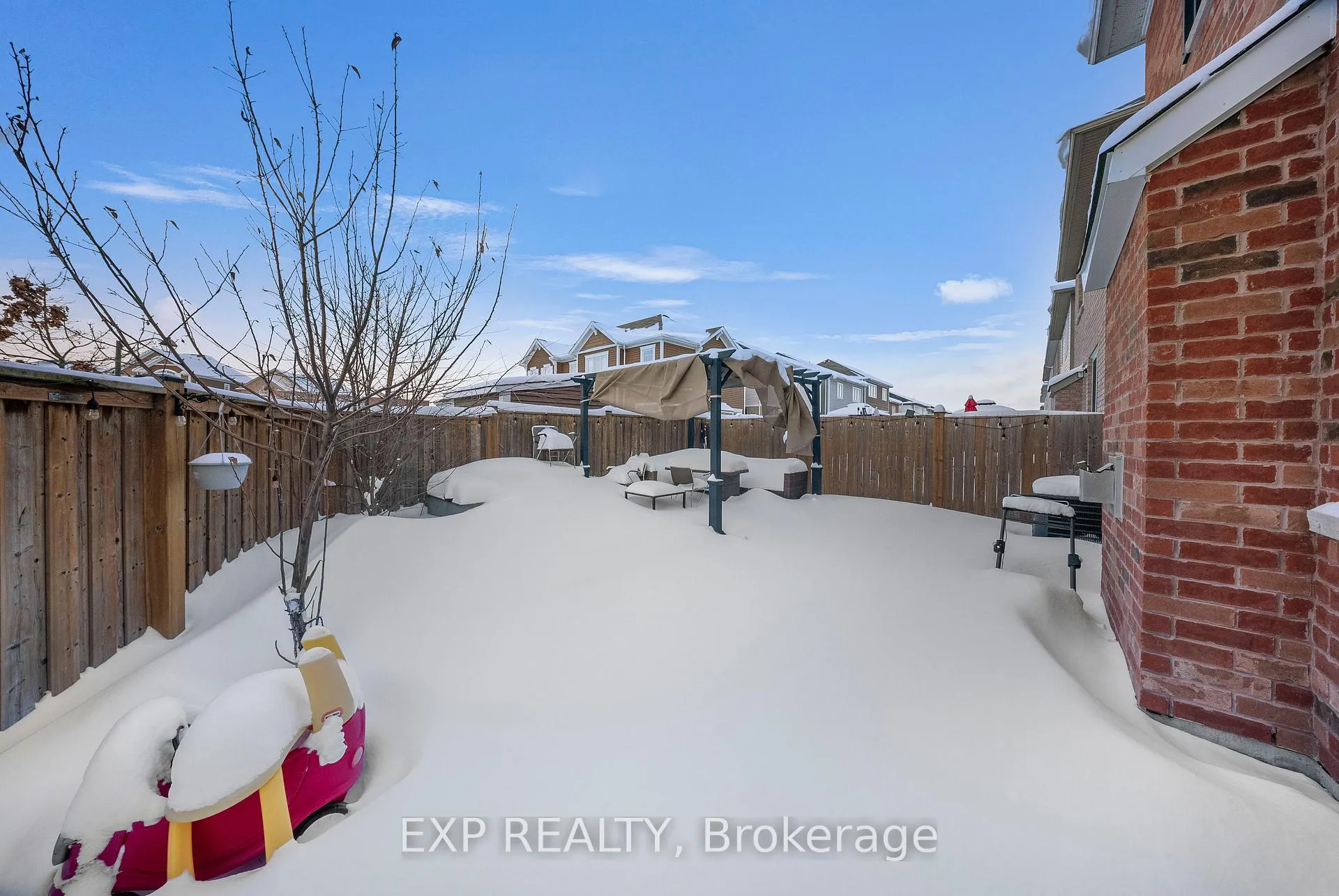 Photo 37 of 203 Grovehill Crescent, Kitchener — HOMEH