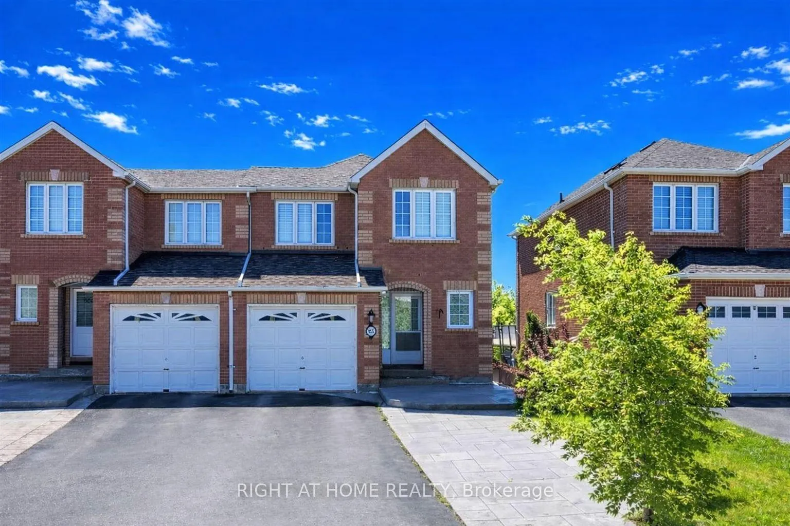 Photo 2 of 95 Giancola Crescent, Vaughan, Maple — HOMEH