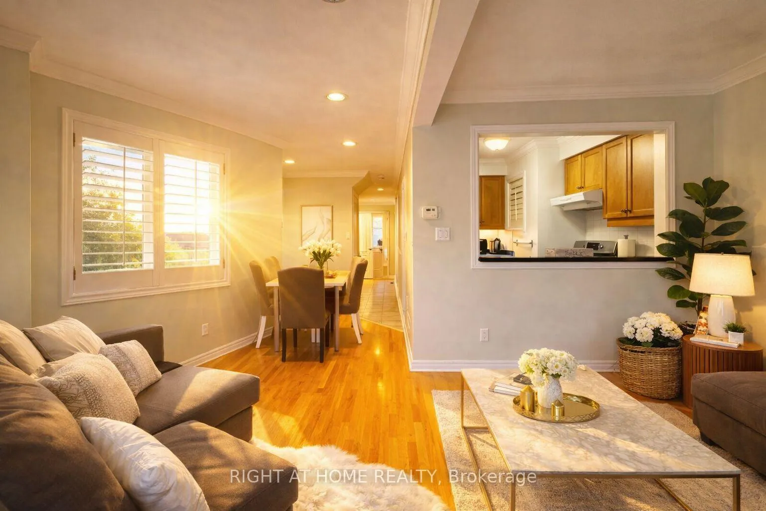 Photo 5 of 95 Giancola Crescent, Vaughan, Maple — HOMEH