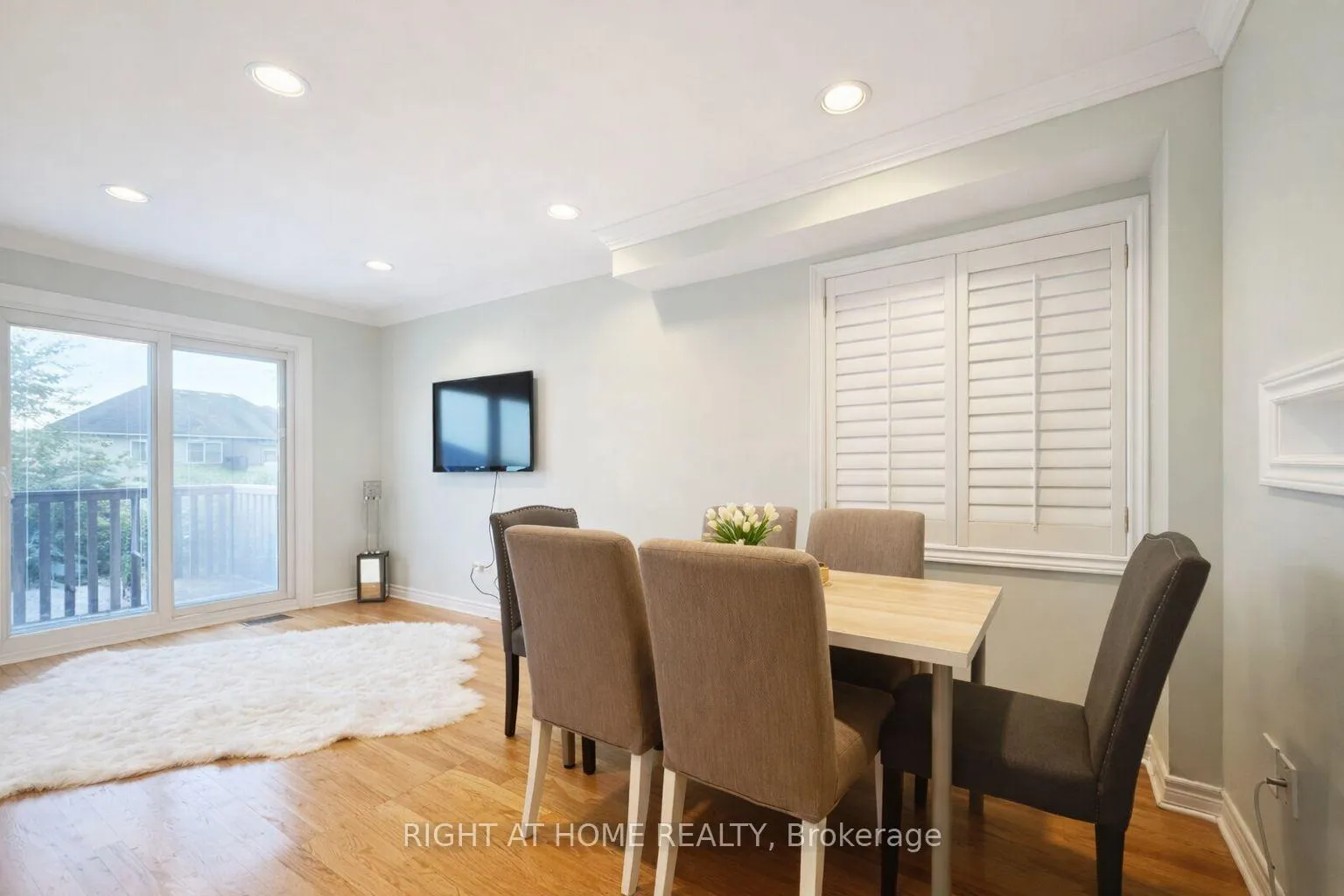 Photo 7 of 95 Giancola Crescent, Vaughan, Maple — HOMEH