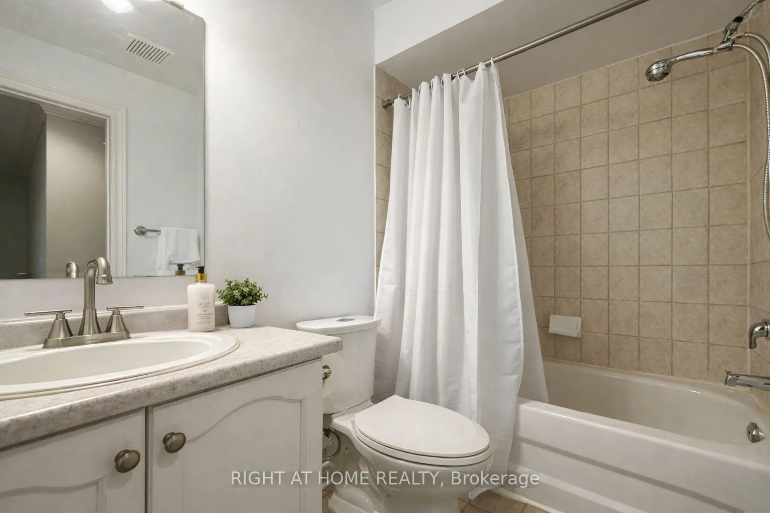 Photo 13 of 95 Giancola Crescent, Vaughan, Maple — HOMEH