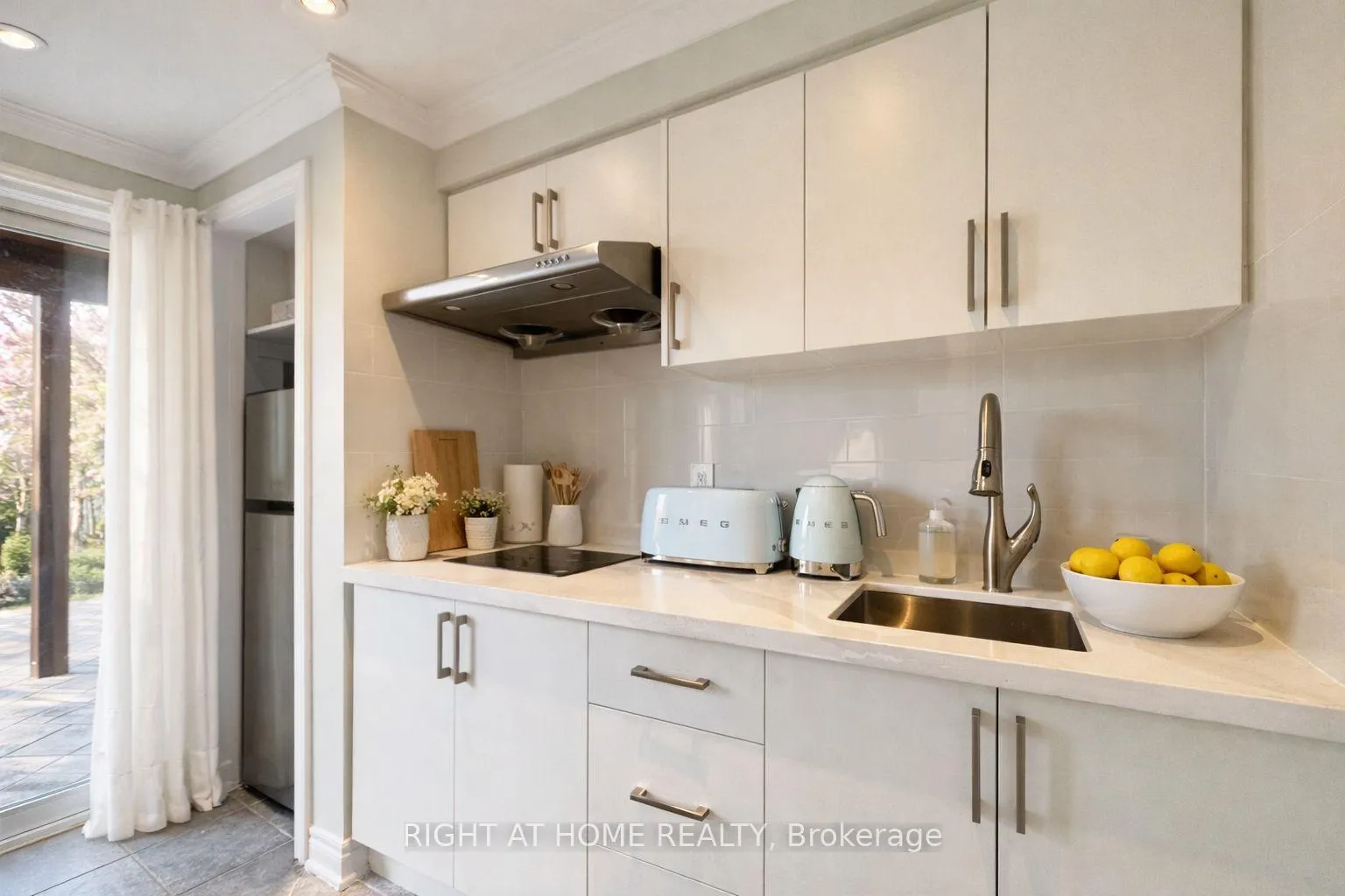Photo 17 of 95 Giancola Crescent, Vaughan, Maple — HOMEH