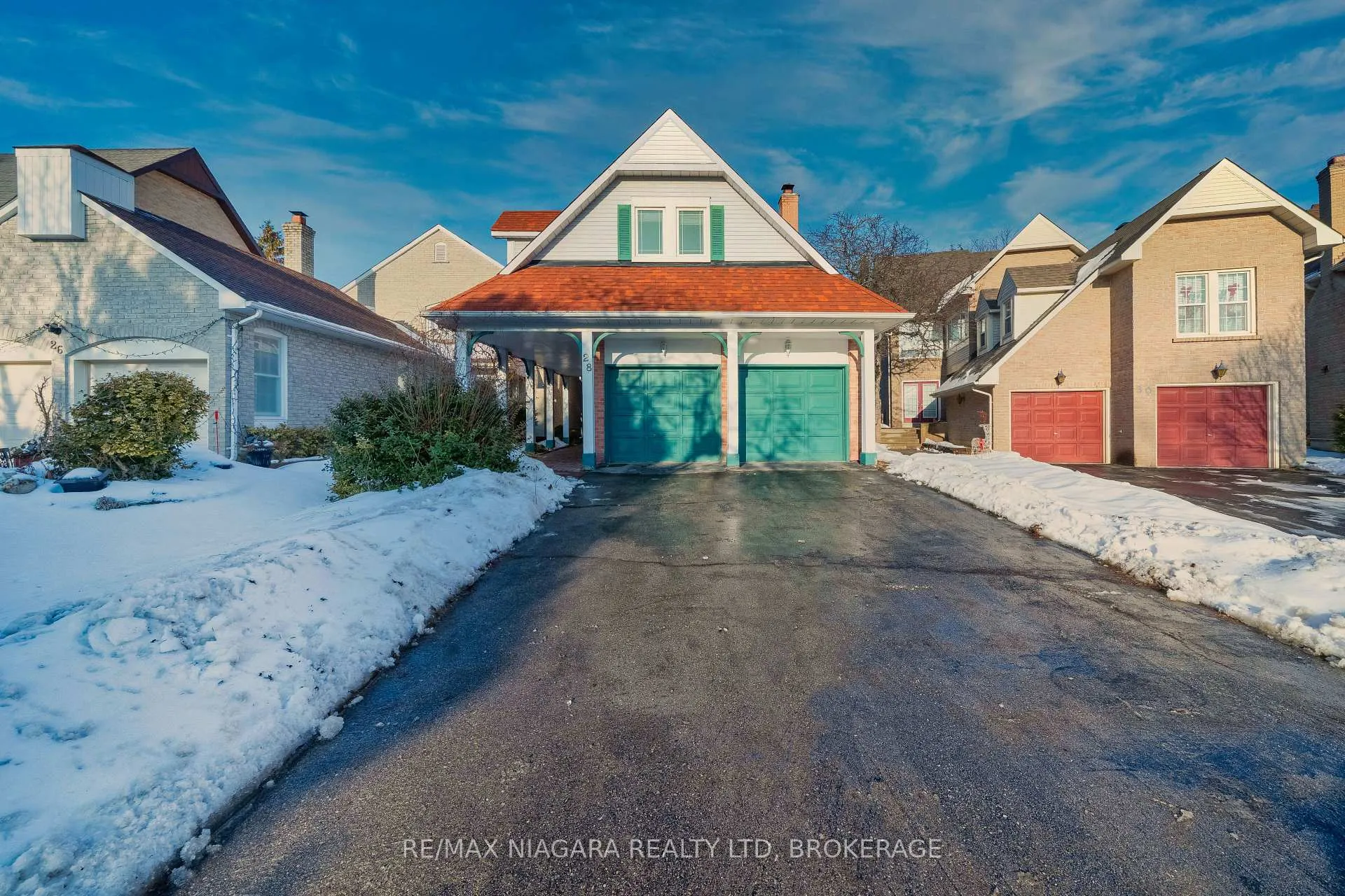 Photo 2 of 28 Rosemead Close, Markham, Unionville — HOMEH