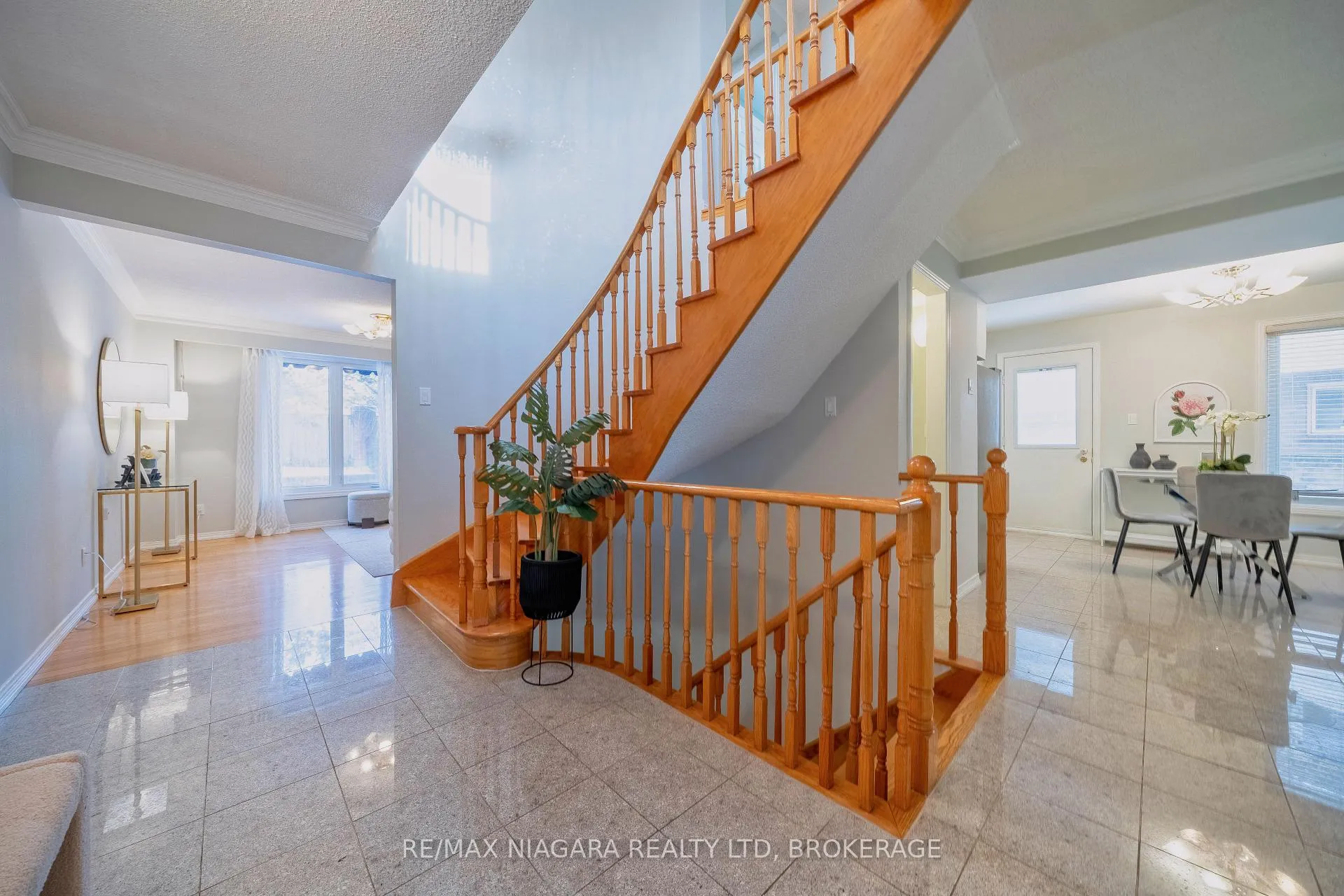 Photo 7 of 28 Rosemead Close, Markham, Unionville — HOMEH