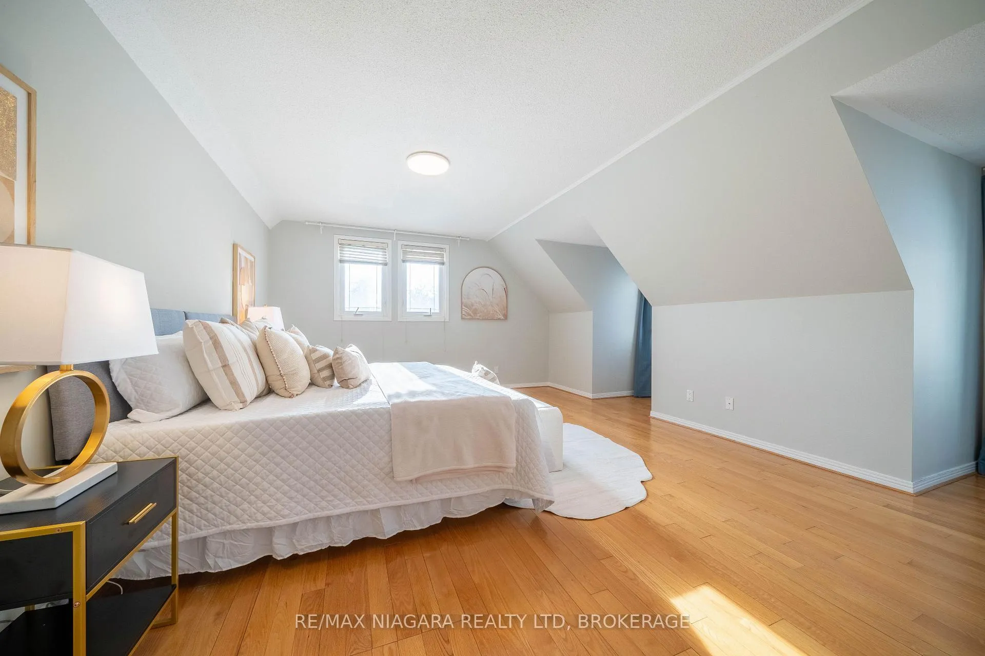 Photo 29 of 28 Rosemead Close, Markham, Unionville — HOMEH