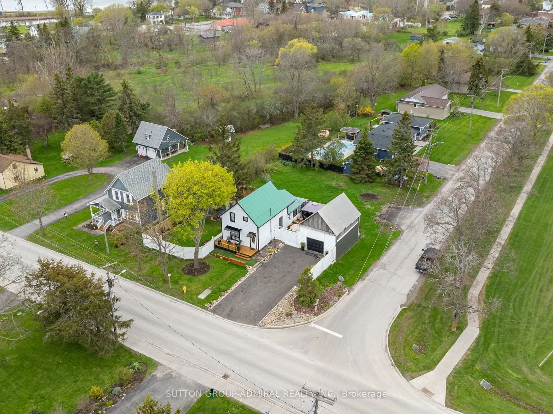 Photo 3 of 70 Belleville Street, Prince Edward County, Wellington Ward — HOMEH