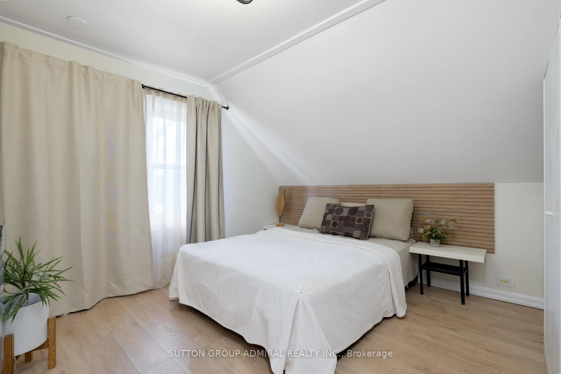 Photo 26 of 70 Belleville Street, Prince Edward County, Wellington Ward — HOMEH
