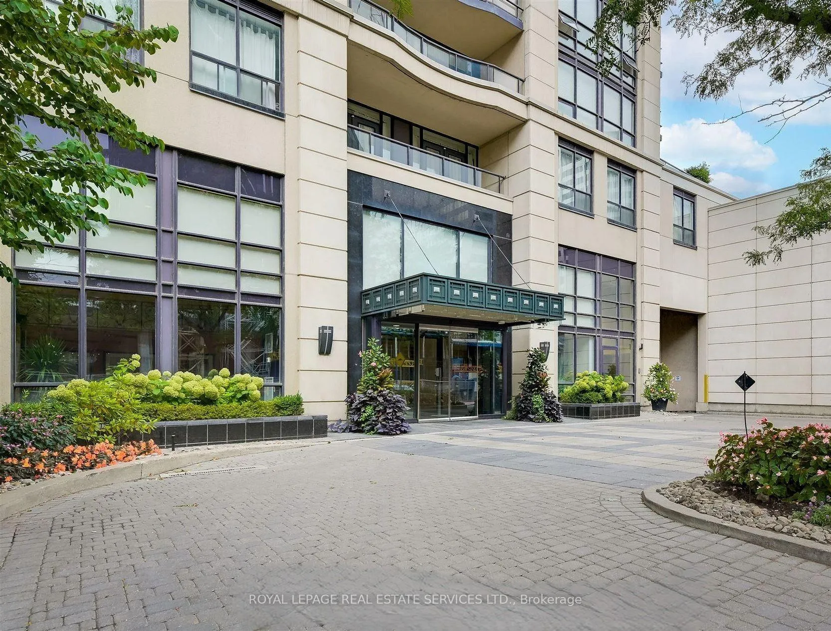 Front of Unit 308, 10 Delisle Avenue