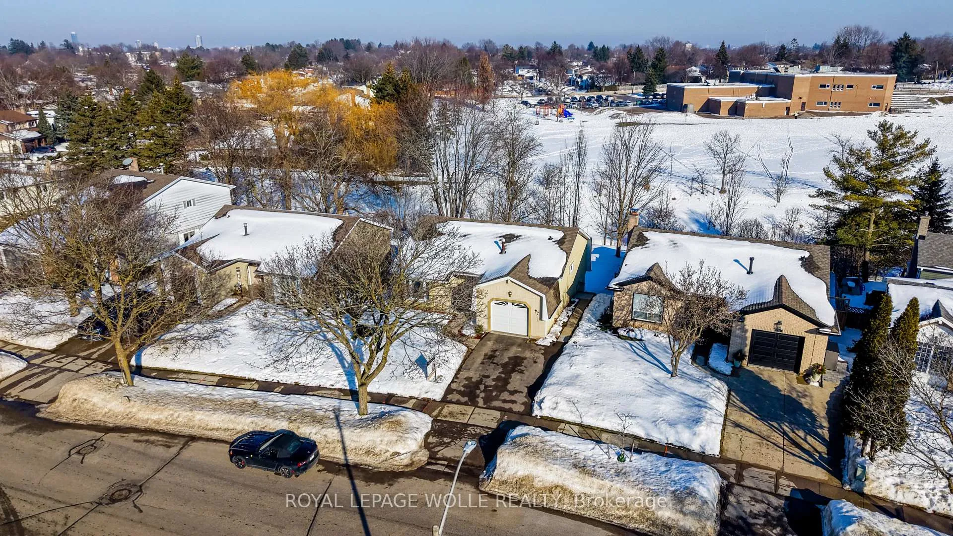 Photo 2 of 20 Royal Orchard Drive, Waterloo — HOMEH