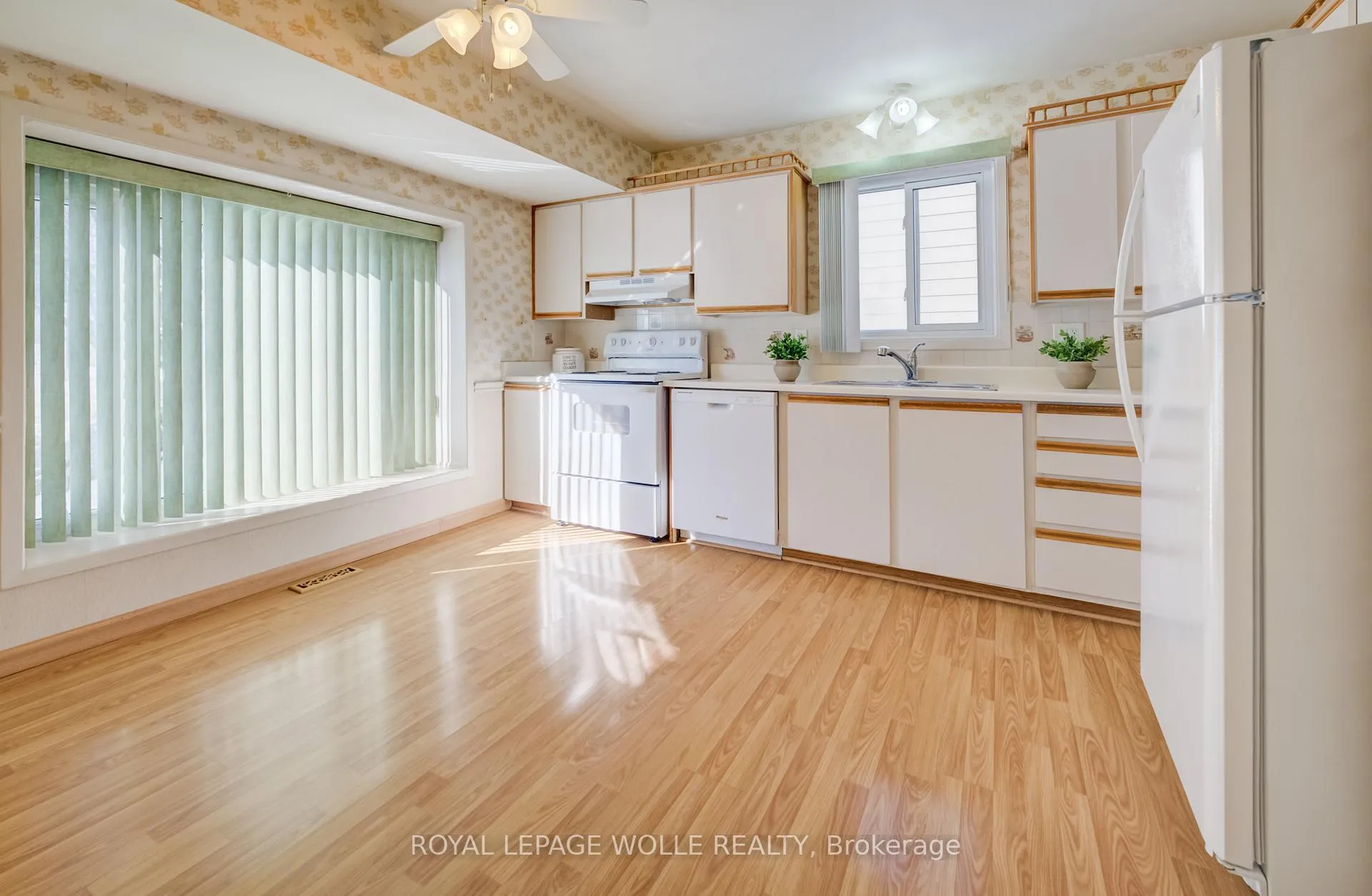 Photo 8 of 20 Royal Orchard Drive, Waterloo — HOMEH