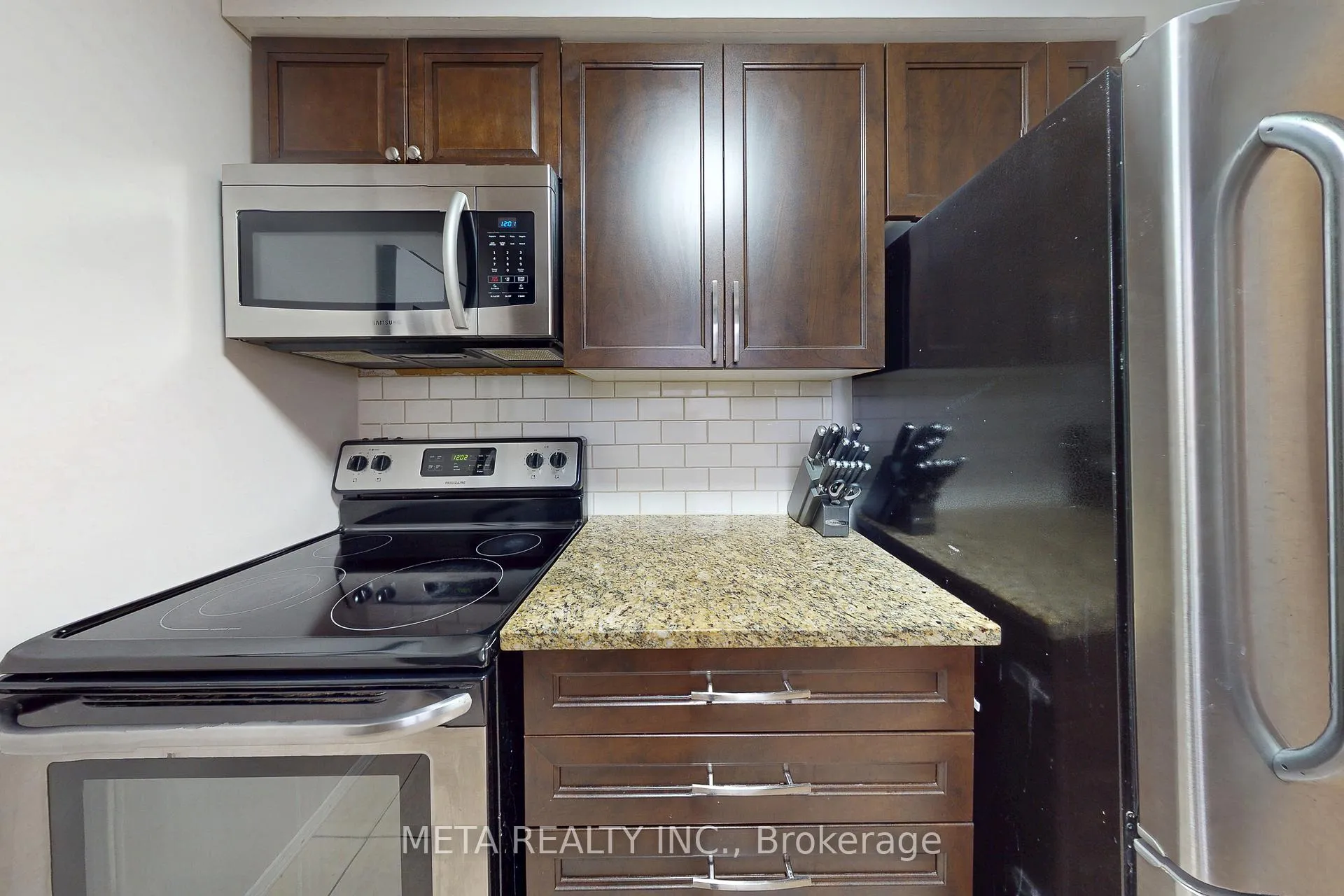 Photo 6 of 723 West 5th Street, Hamilton, Fessenden — HOMEH