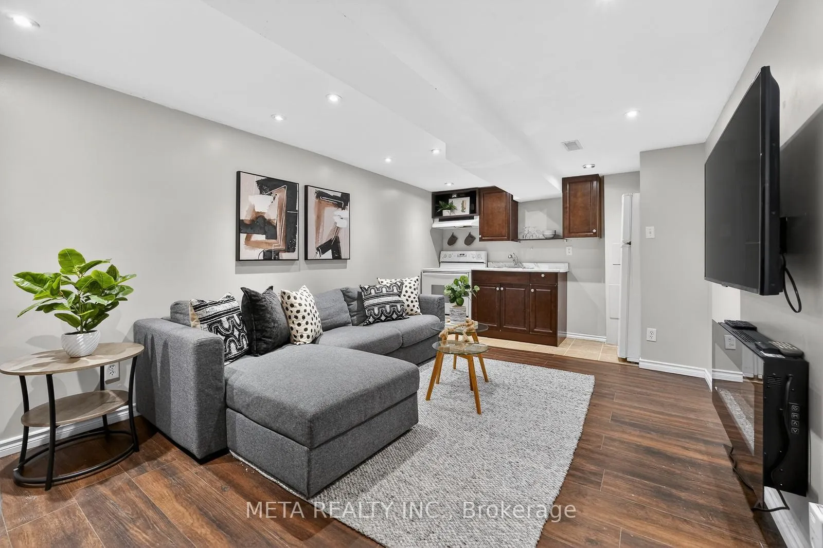 Photo 24 of 723 West 5th Street, Hamilton, Fessenden — HOMEH