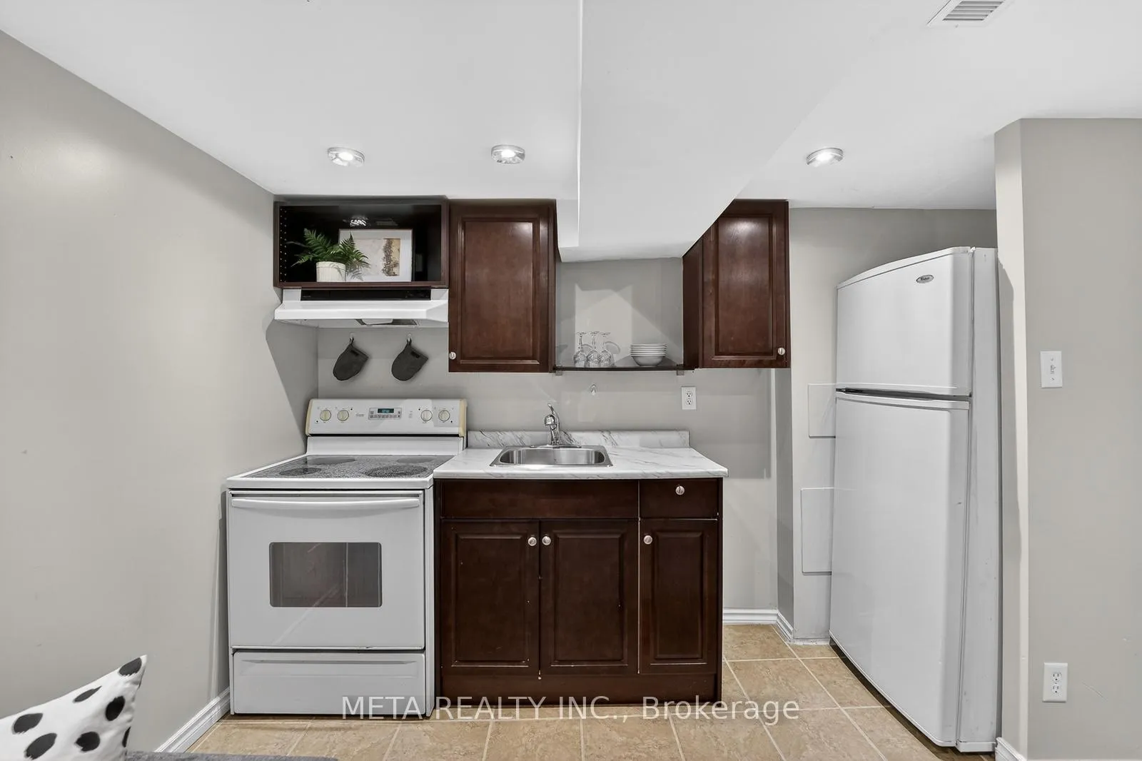 Photo 26 of 723 West 5th Street, Hamilton, Fessenden — HOMEH