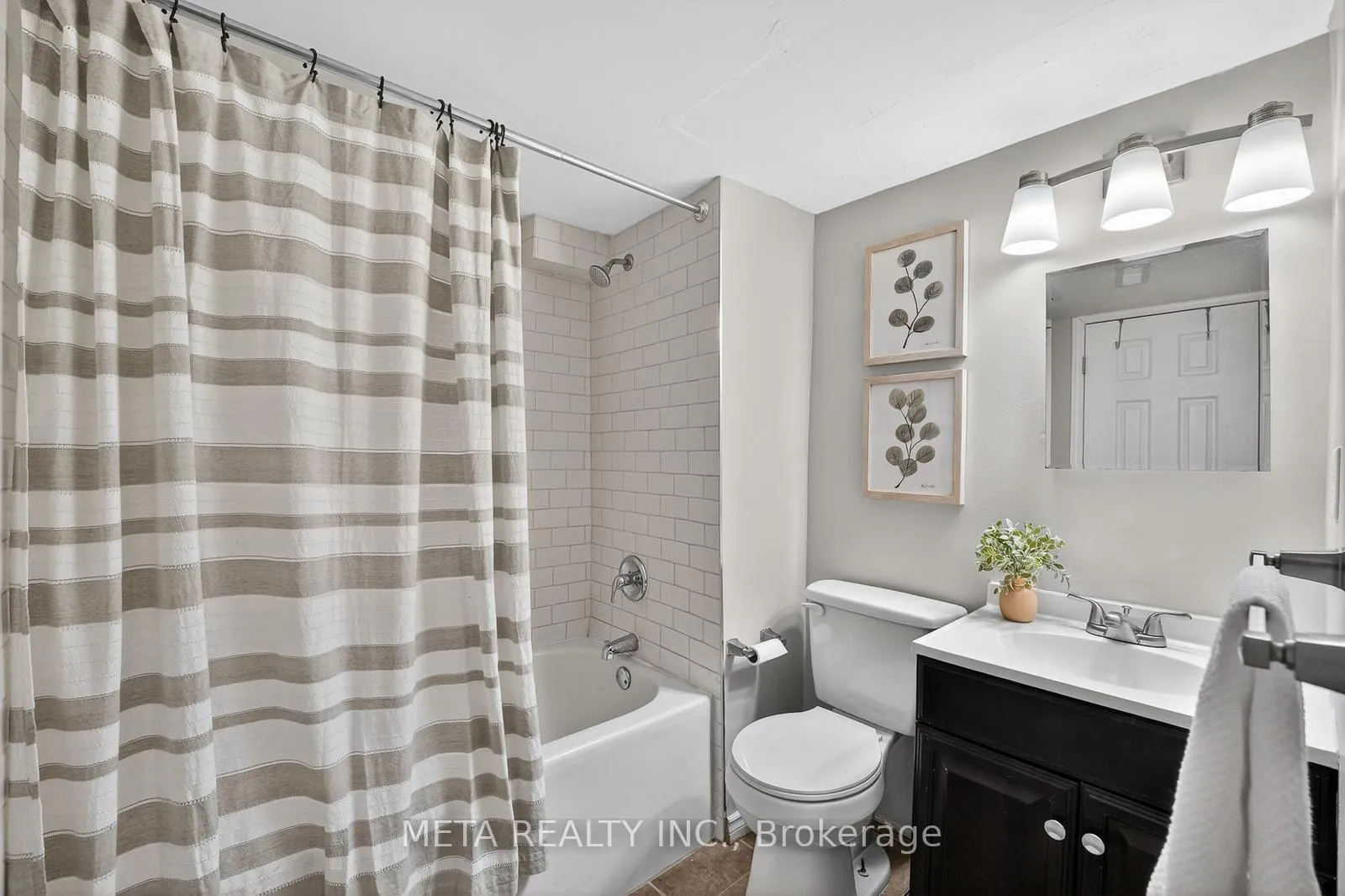 Photo 28 of 723 West 5th Street, Hamilton, Fessenden — HOMEH