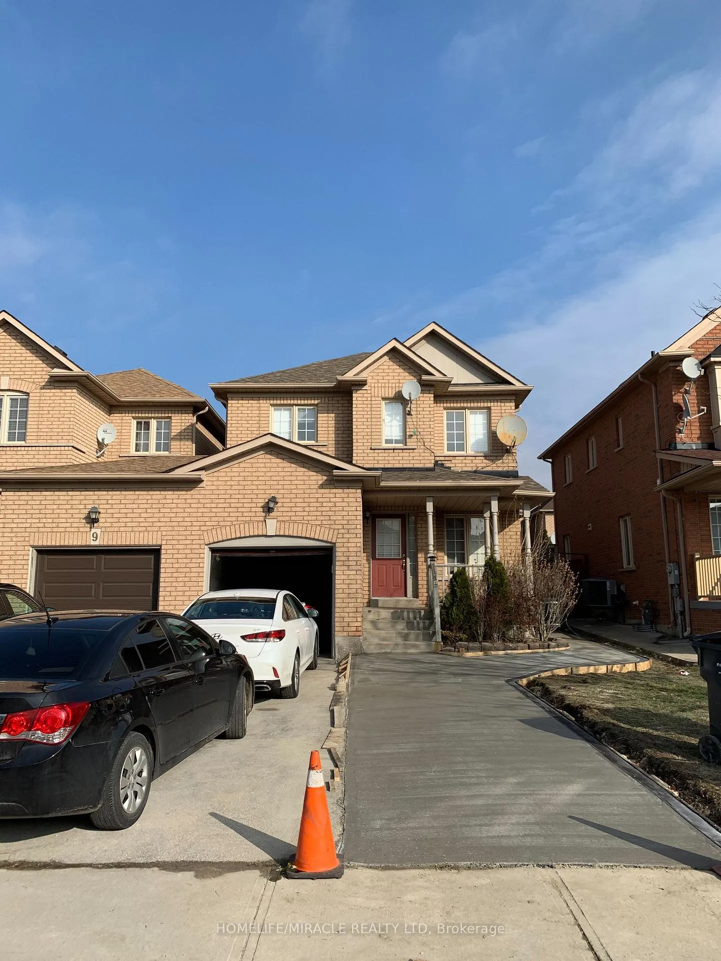 Photo 1 of 7 Arabia Gate, Brampton, Sandringham-Wellington — HOMEH