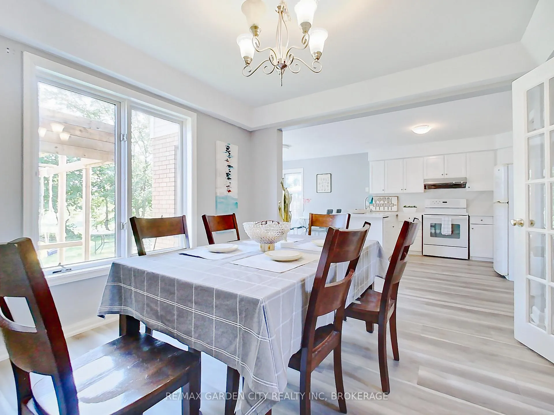 Photo 11 of 20 Chessington Street, St. Catharines, Grapeview — HOMEH