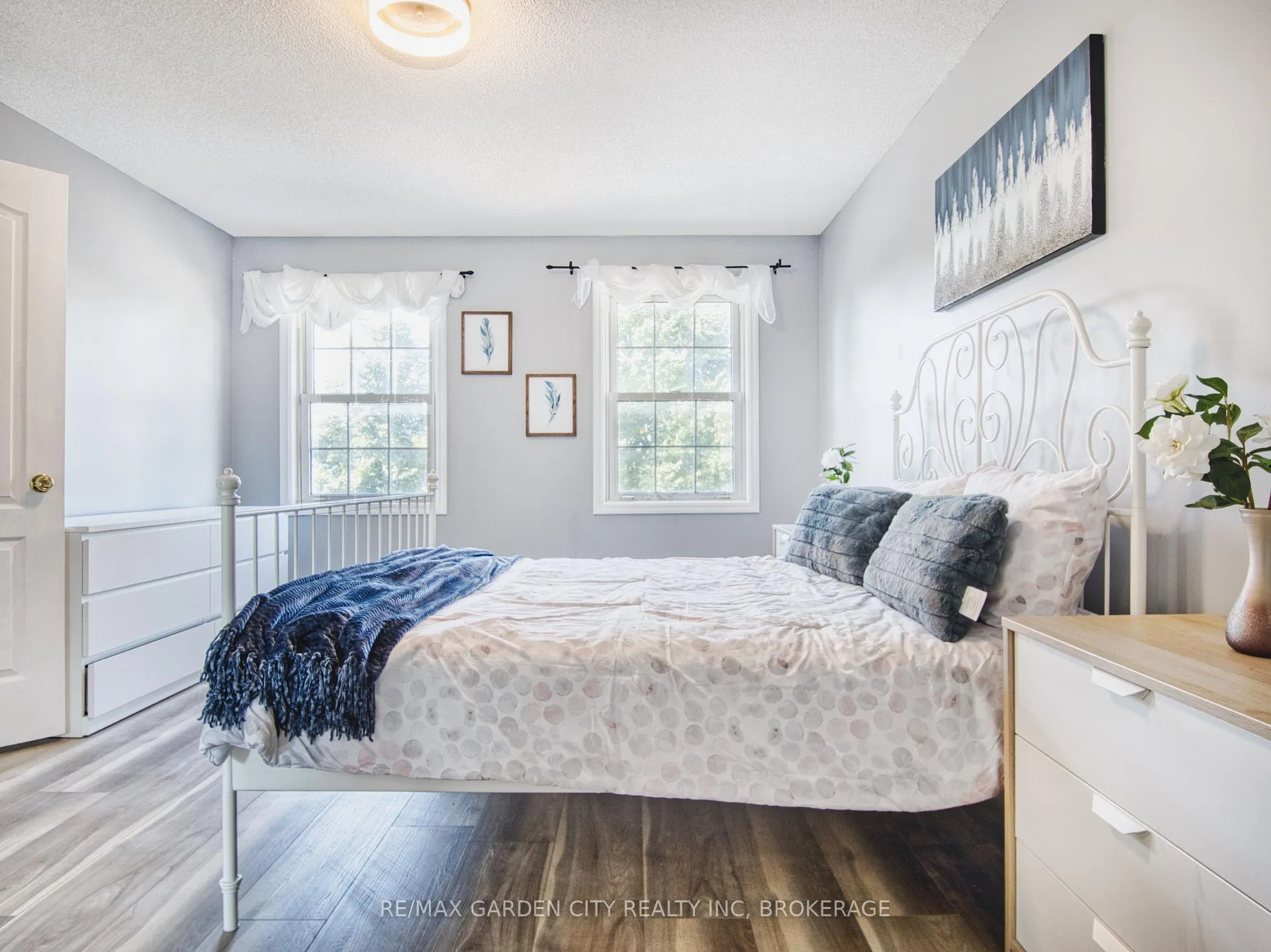 Photo 15 of 20 Chessington Street, St. Catharines, Grapeview — HOMEH
