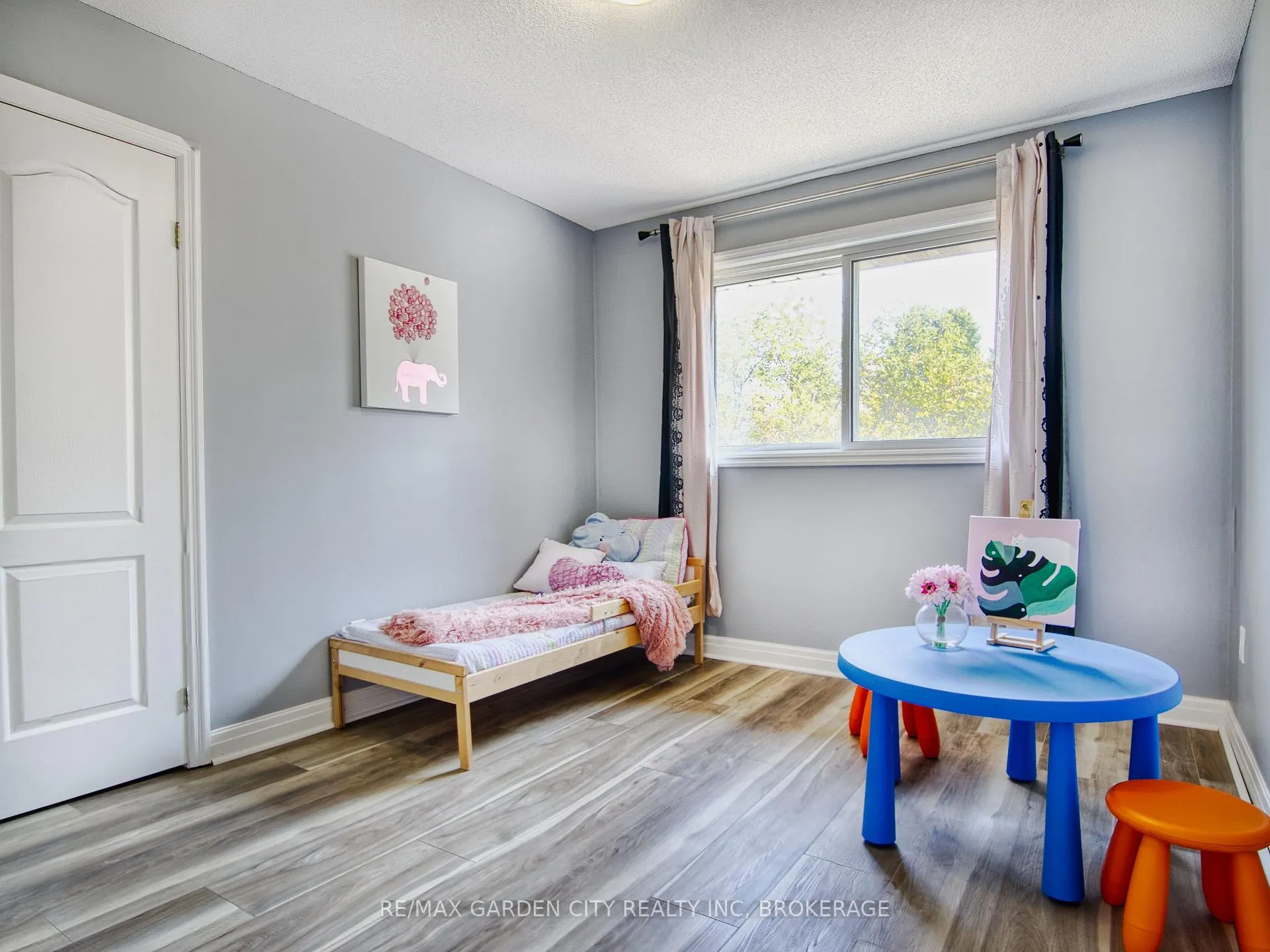 Photo 19 of 20 Chessington Street, St. Catharines, Grapeview — HOMEH