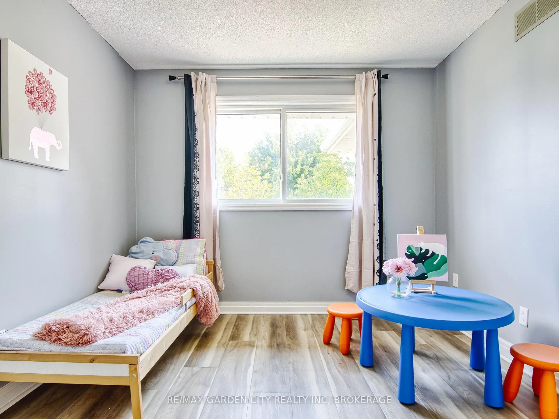 Photo 20 of 20 Chessington Street, St. Catharines, Grapeview — HOMEH