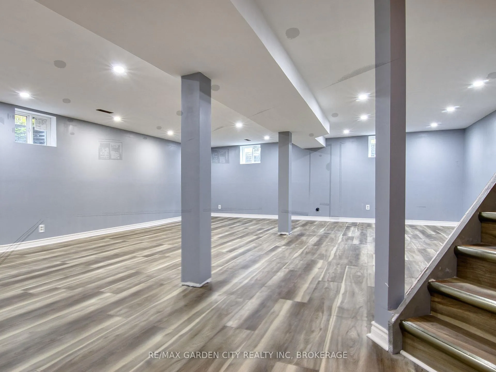 Photo 28 of 20 Chessington Street, St. Catharines, Grapeview — HOMEH